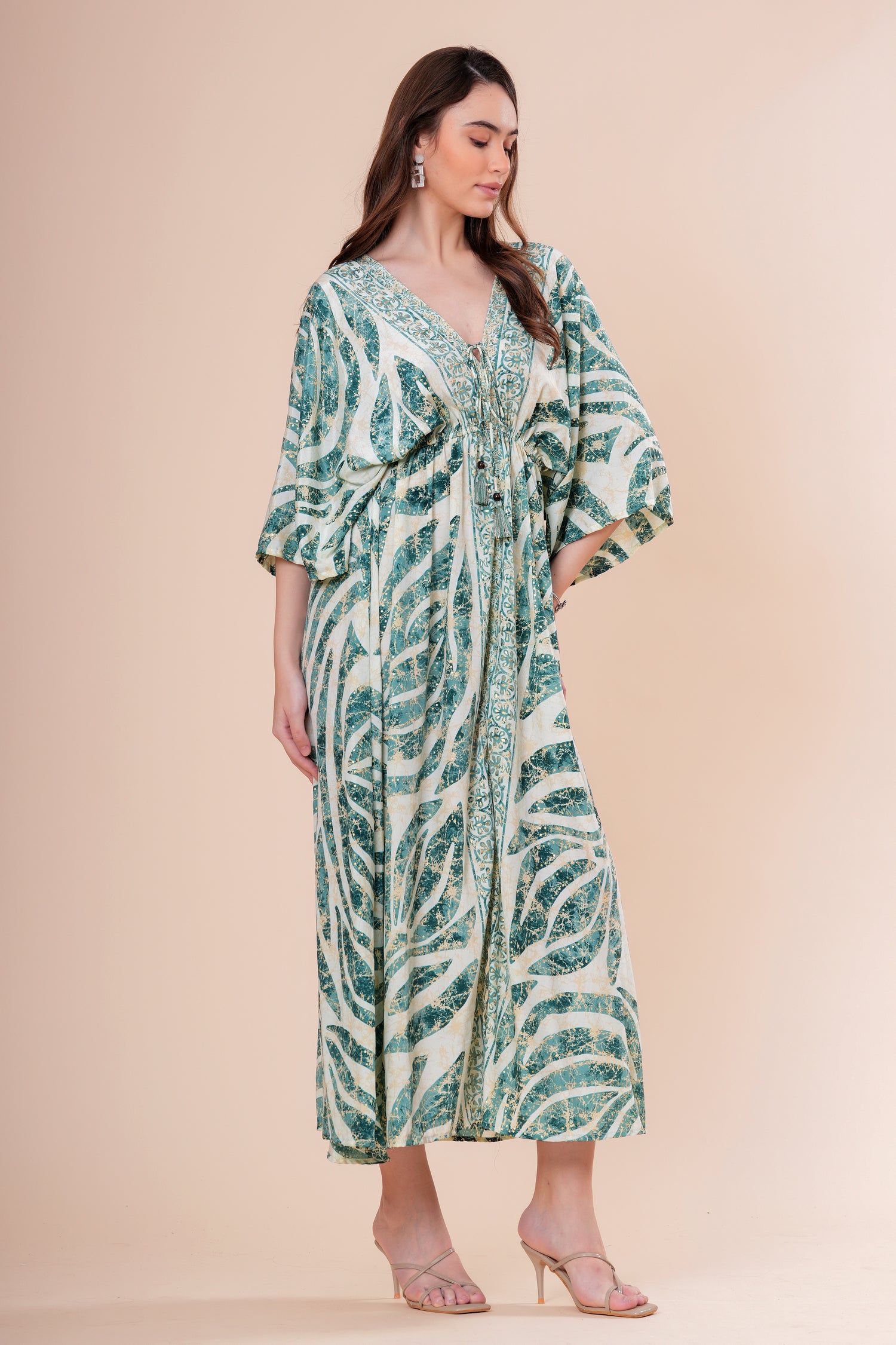 Kaftán Estampado Botánico con Escote V y Borlas