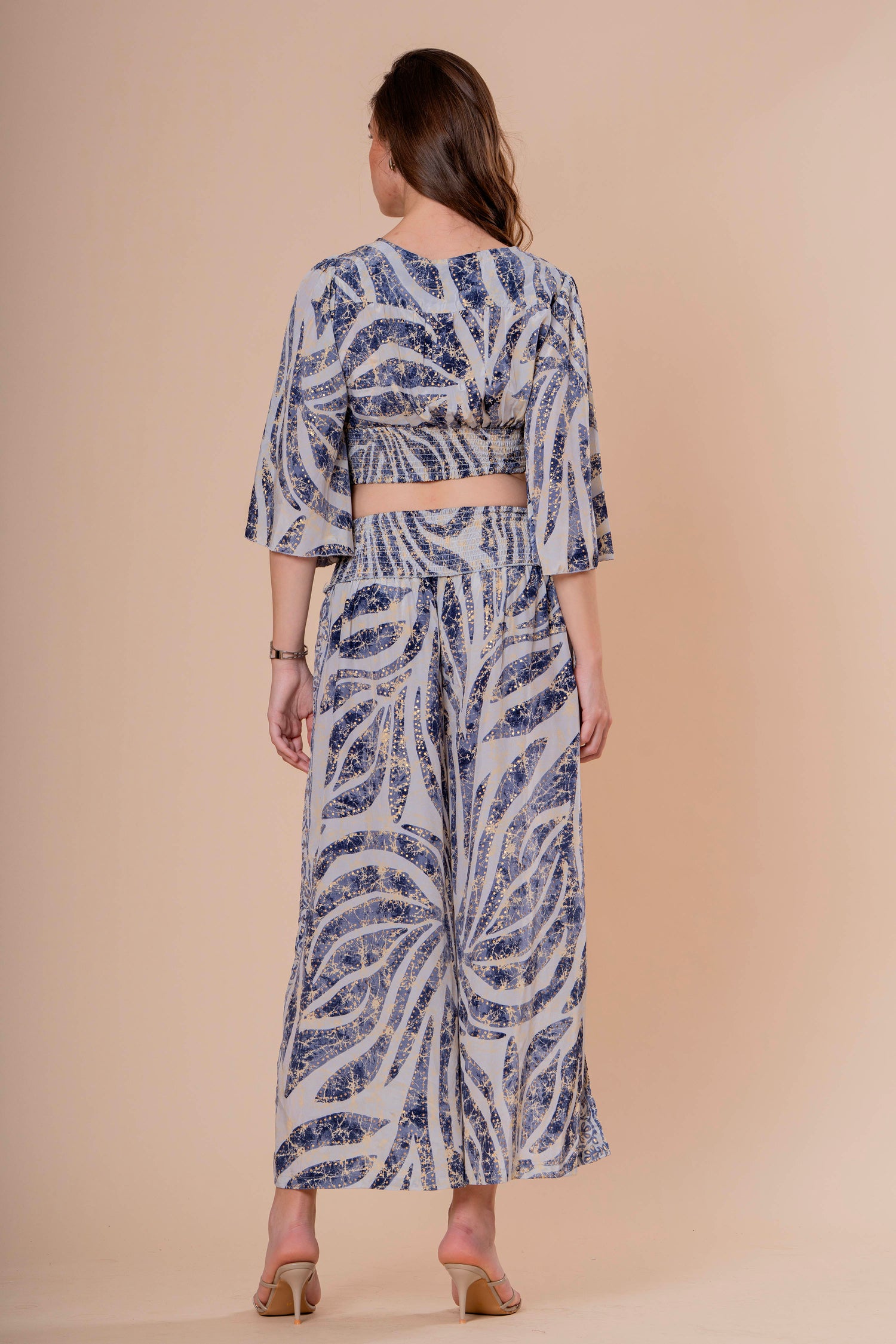 Conjunto Cropped con Manga Campana y Pantalón Smocked