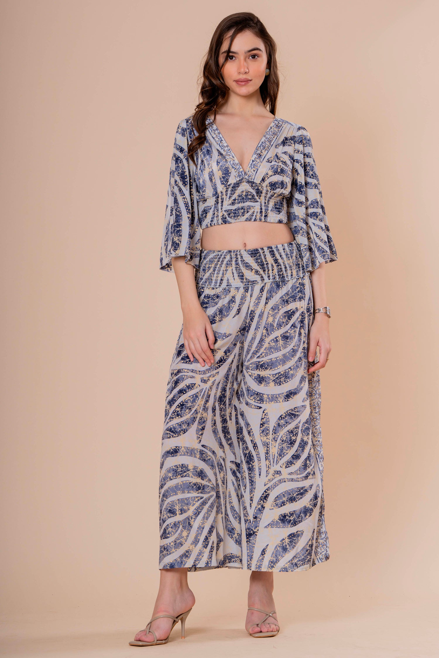 Conjunto Cropped con Manga Campana y Pantalón Smocked