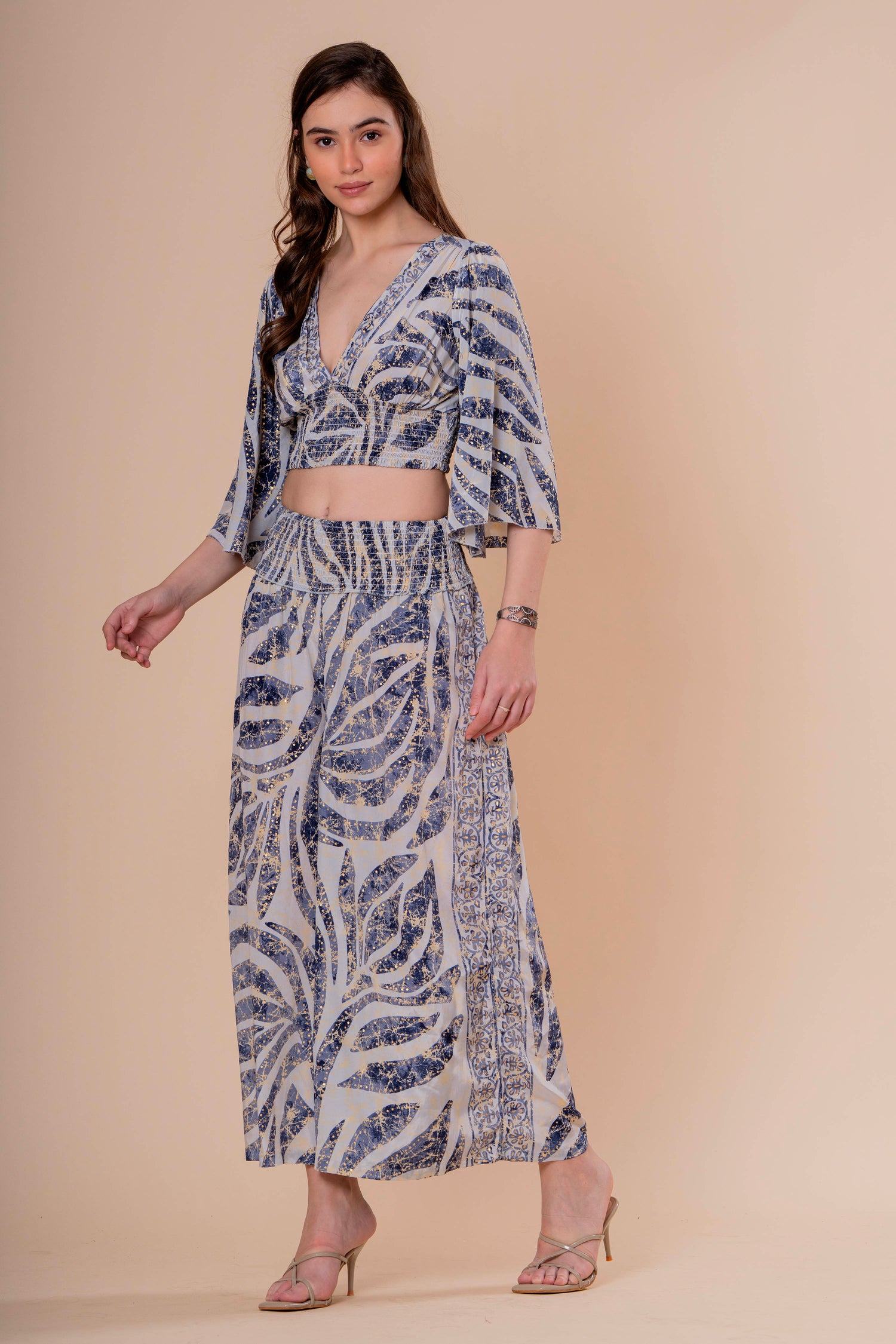 Conjunto Cropped con Manga Campana y Pantalón Smocked