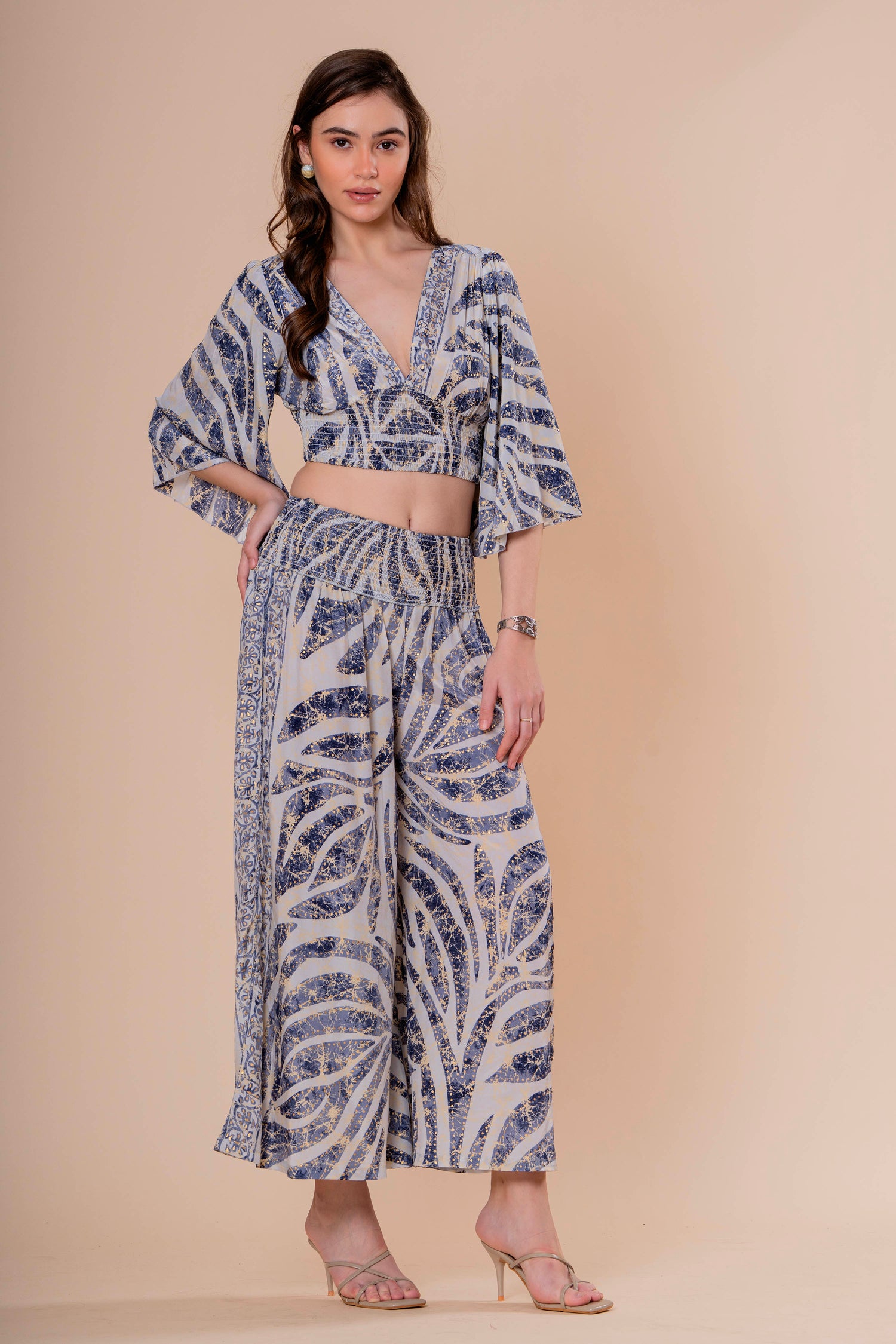 Conjunto Cropped con Manga Campana y Pantalón Smocked