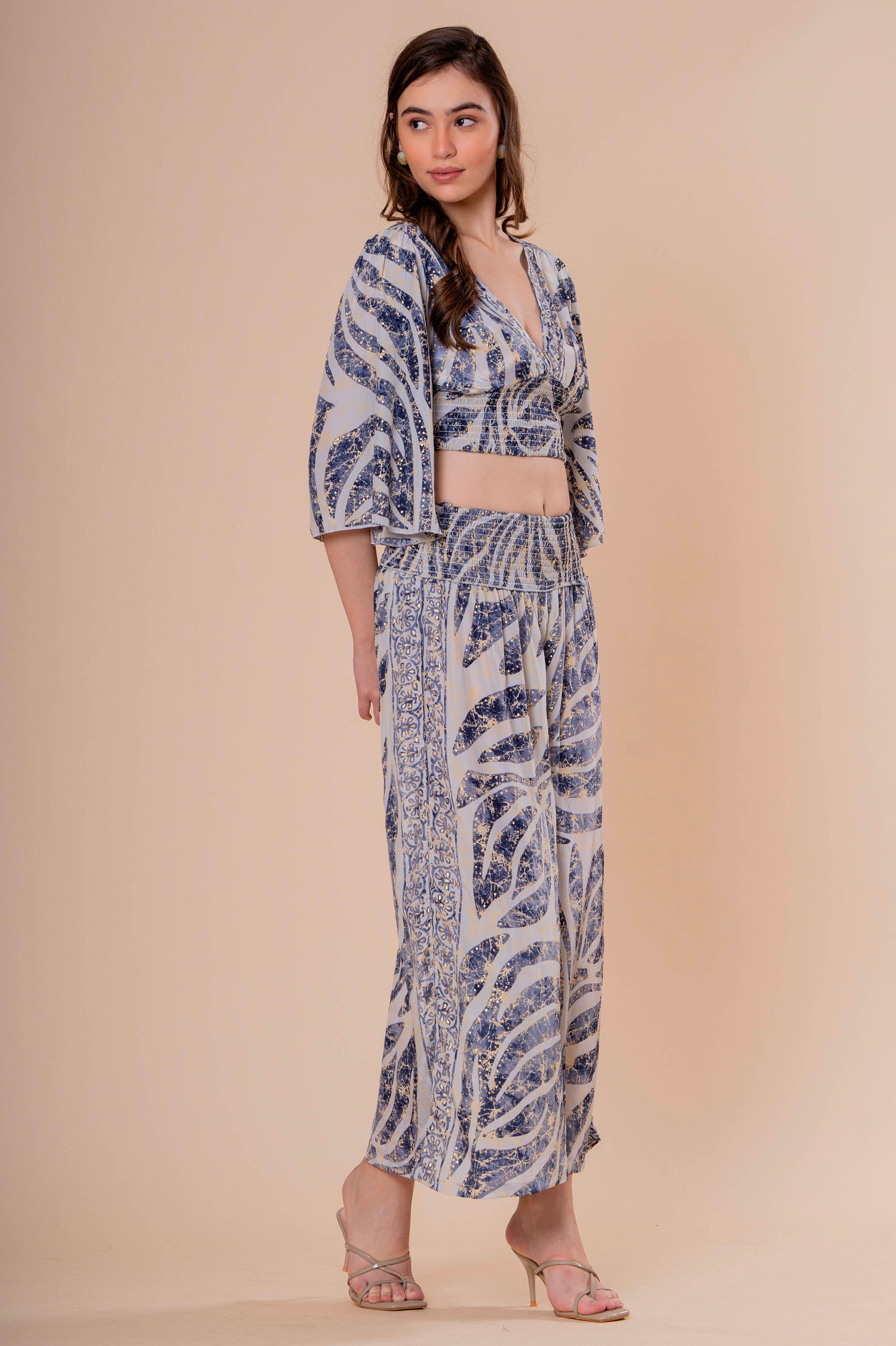 Conjunto Cropped con Manga Campana y Pantalón Smocked