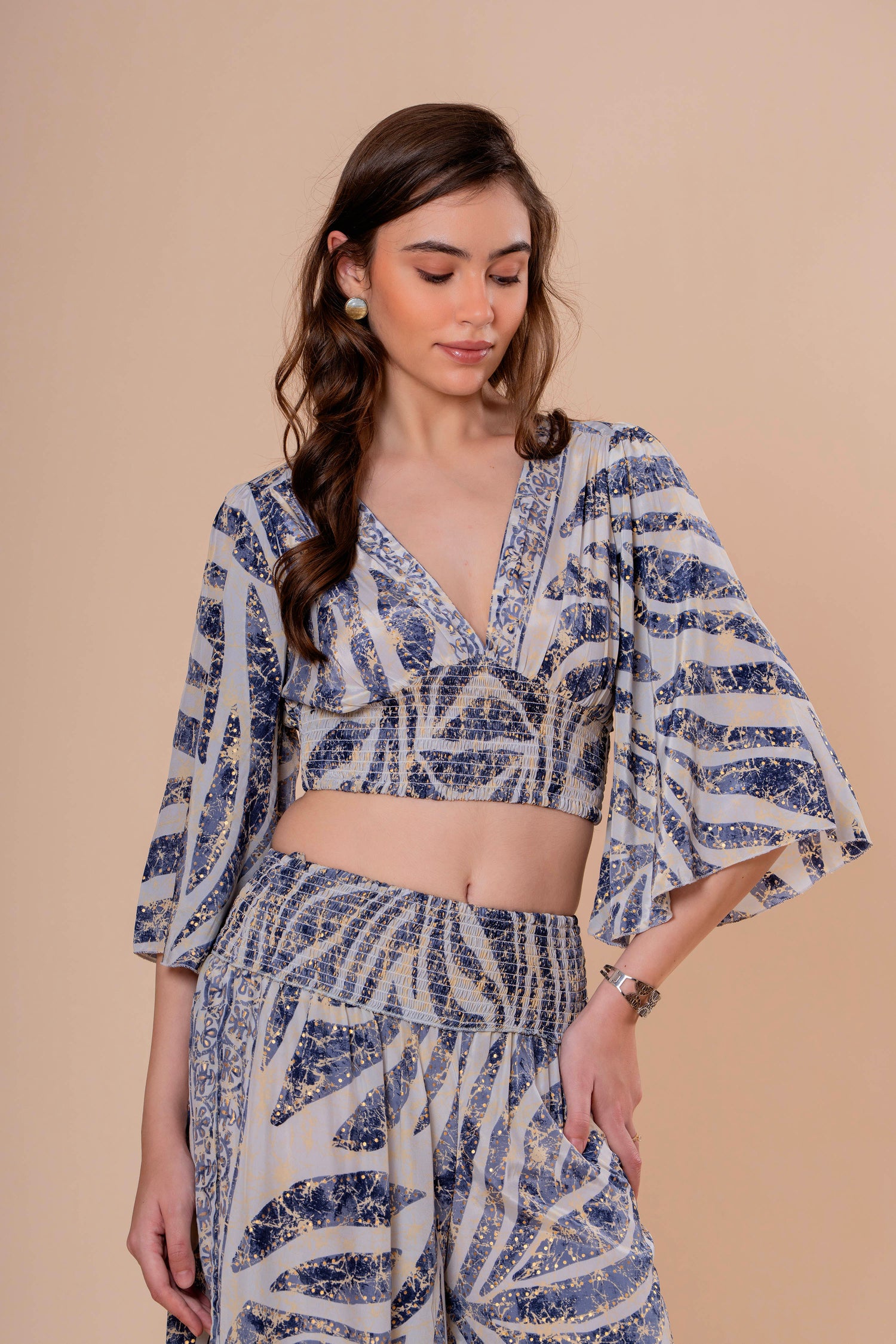 Conjunto Cropped con Manga Campana y Pantalón Smocked