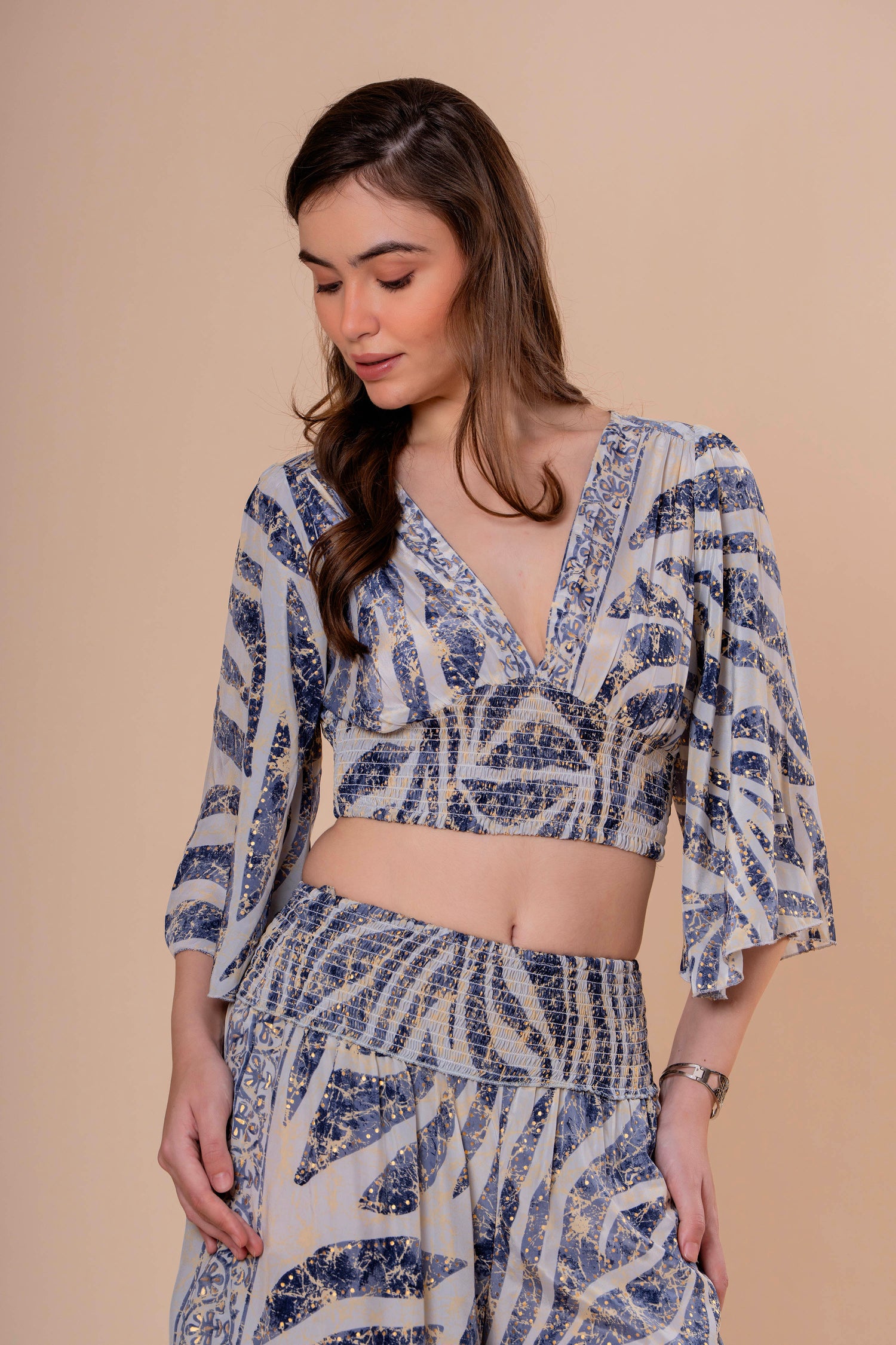 Conjunto Cropped con Manga Campana y Pantalón Smocked