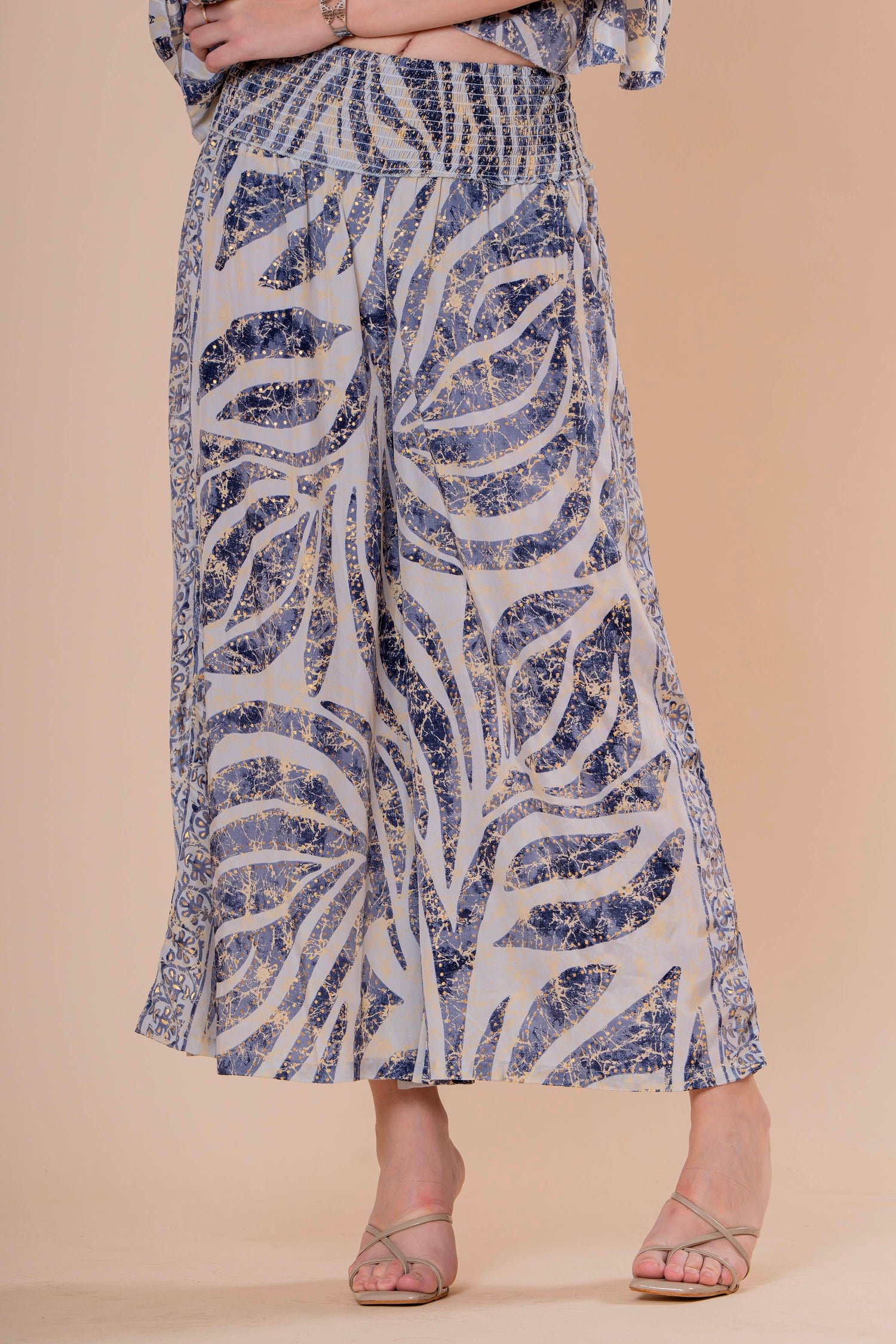 Conjunto Cropped con Manga Campana y Pantalón Smocked