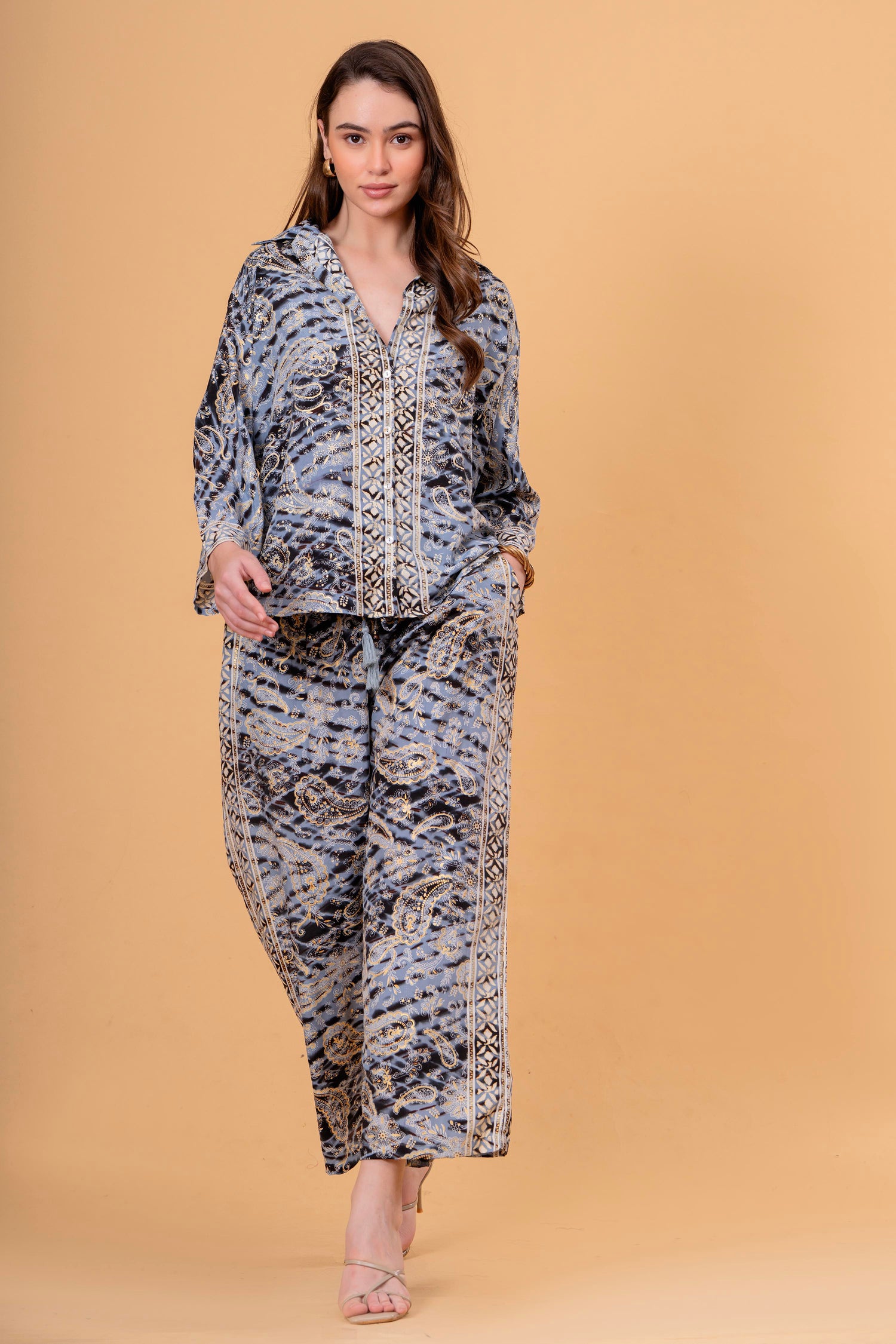 Conjunto de Dos Piezas con Mangas Largas