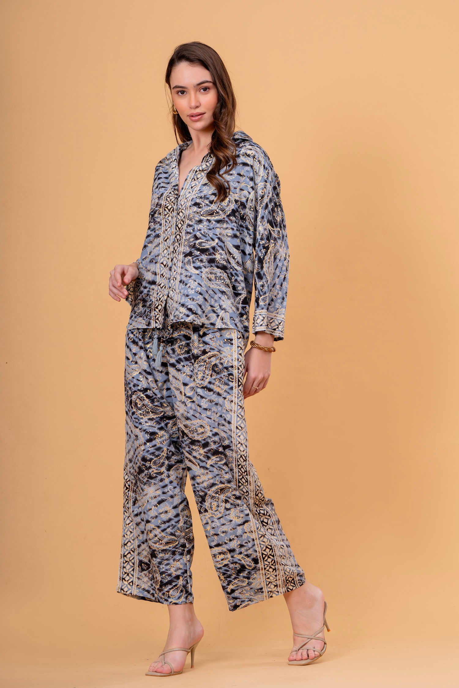 Conjunto de Dos Piezas con Mangas Largas