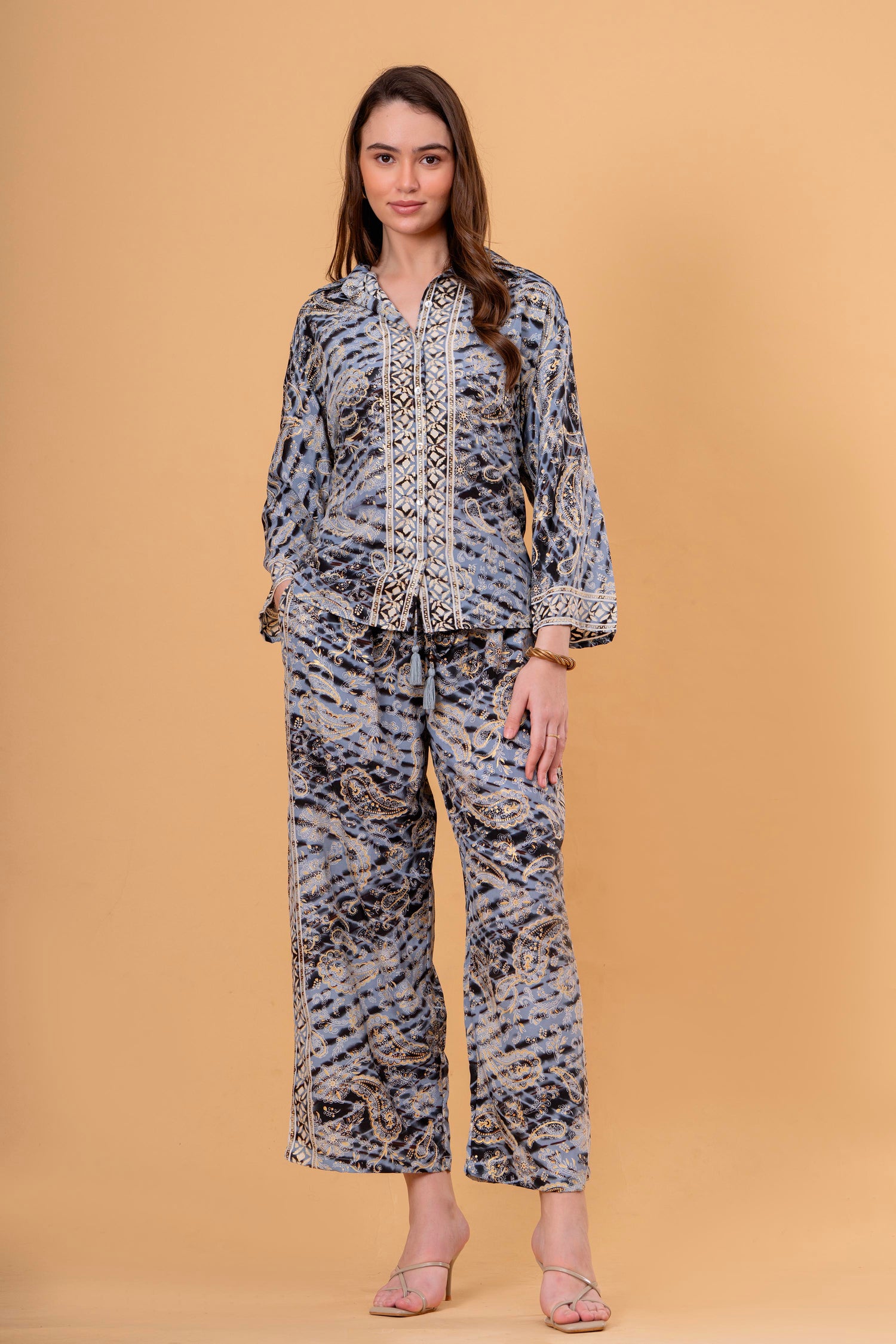 Conjunto de Dos Piezas con Mangas Largas