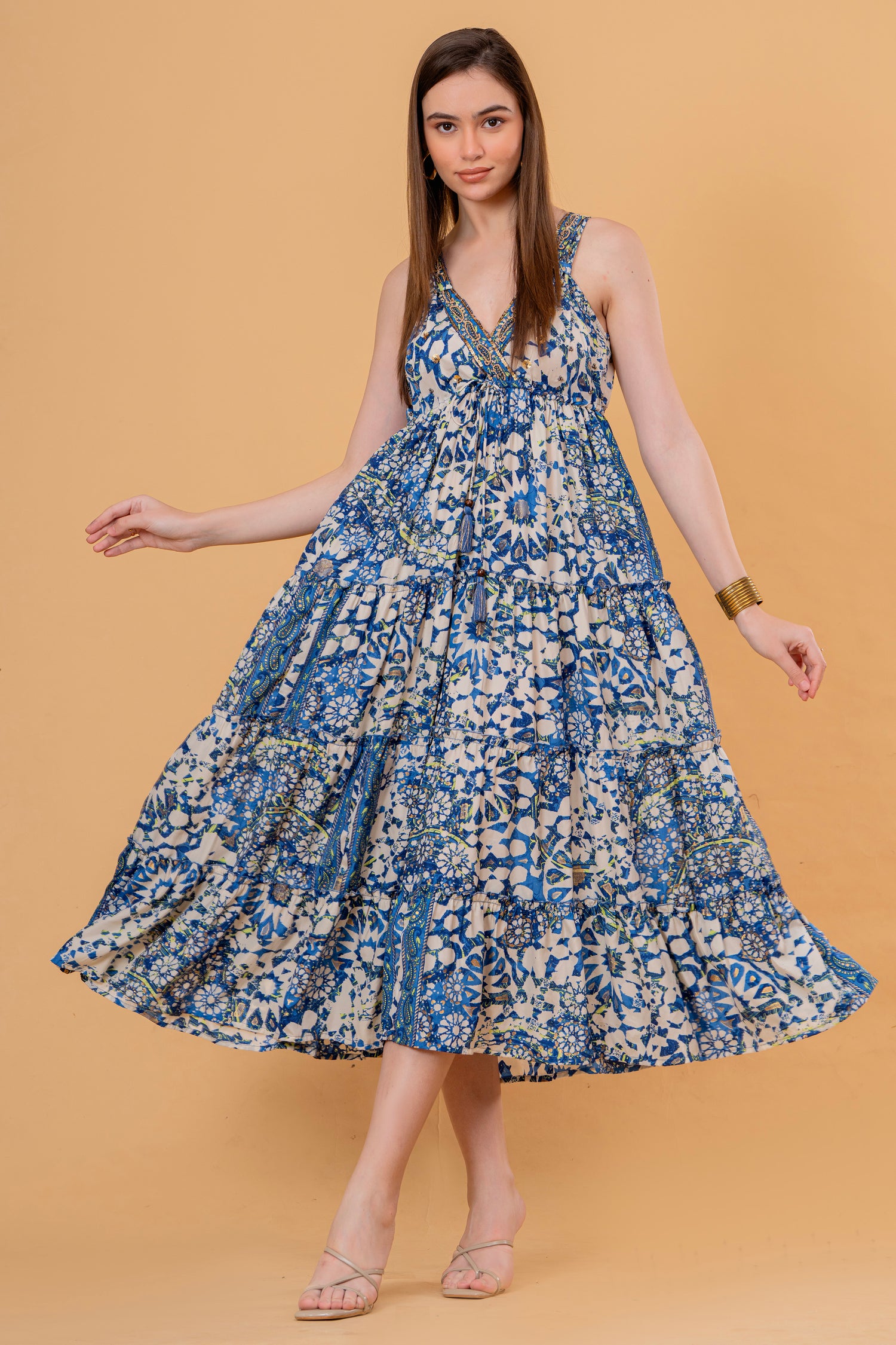 Vestido Midi de Tirantes Azulejo Azul con Escote Bordado