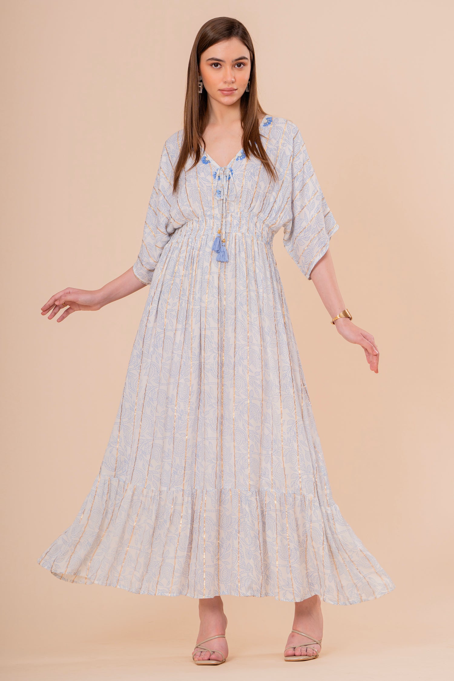 Vestido Midi Coral con Bordado y Manga Corta