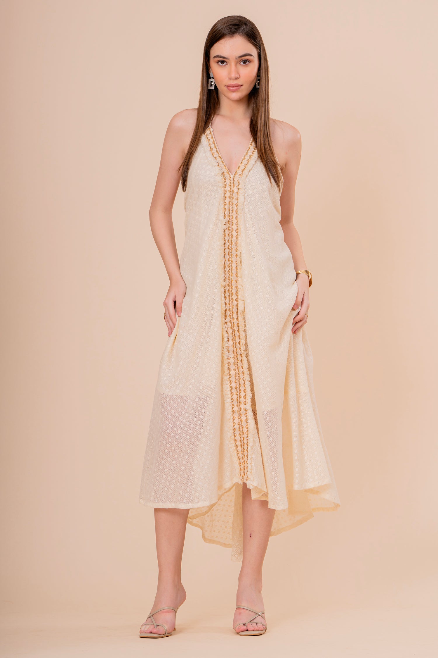 Vestido Maxi Tirantes Crudo con Bordado Cobre y Bajo Asimétrico