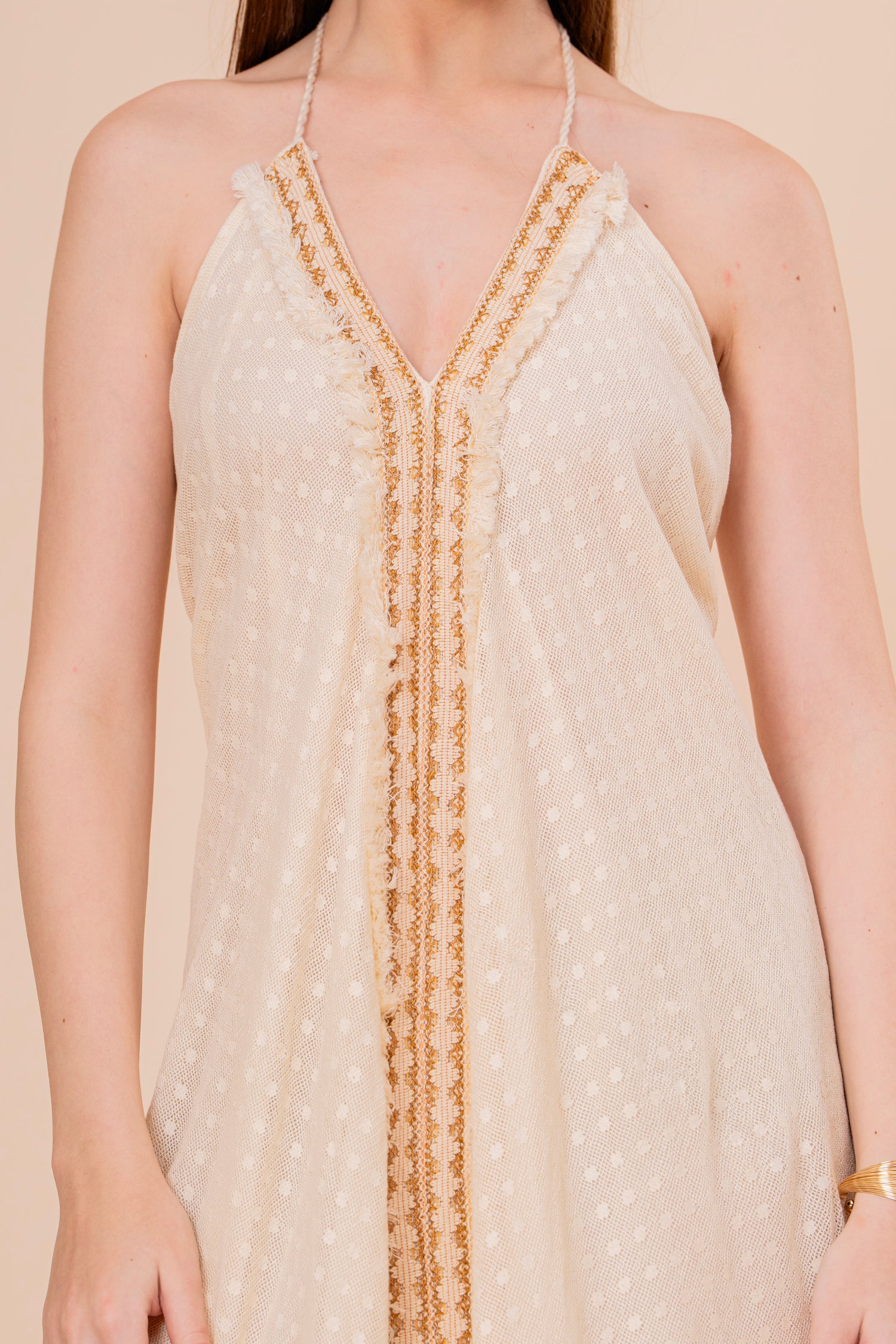 Vestido Maxi Tirantes Crudo con Bordado Cobre y Bajo Asimétrico