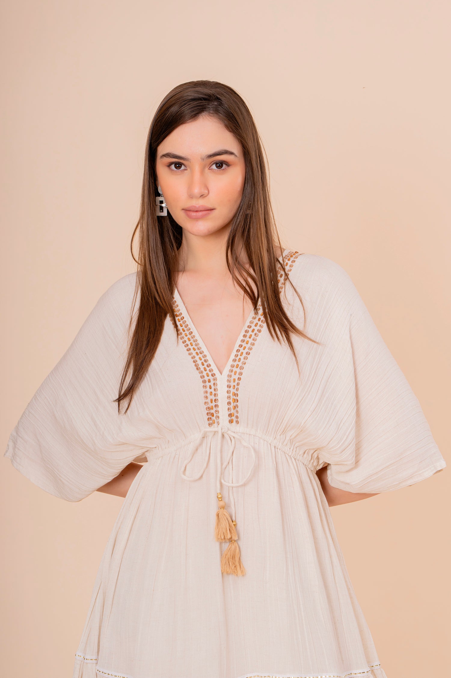 Minivestido Túnica Crudo con Bordado y Manga Kimono