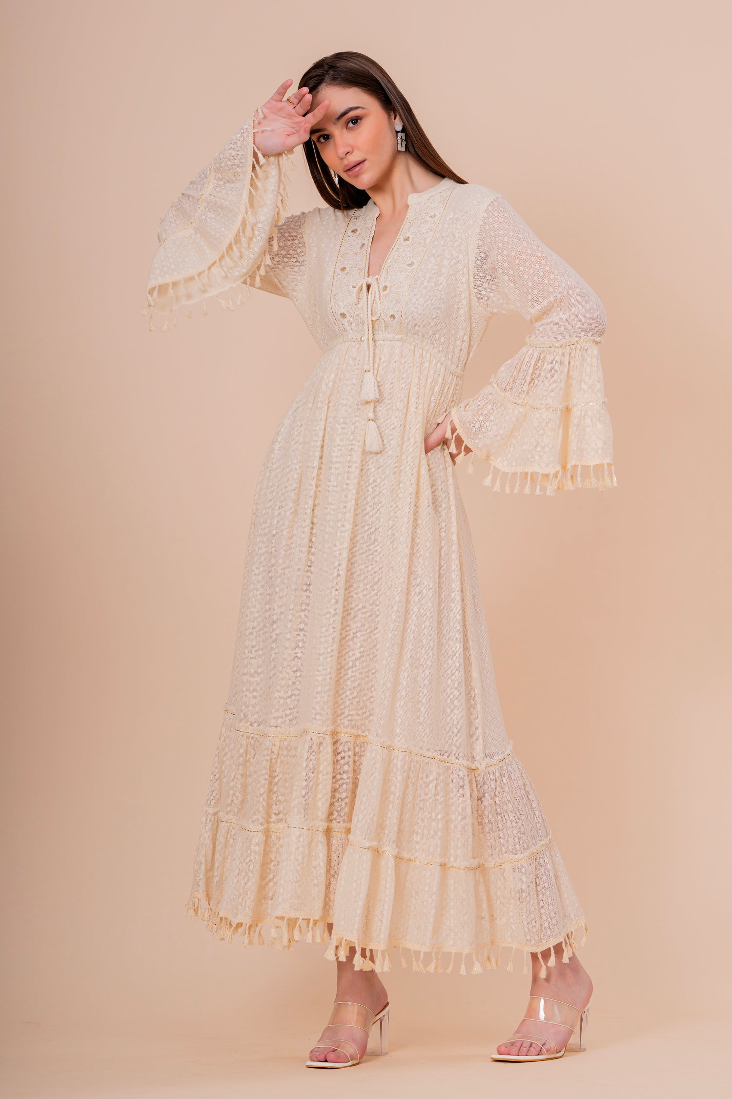 Vestido Maxi Crudo con Bordado y Manga Campana