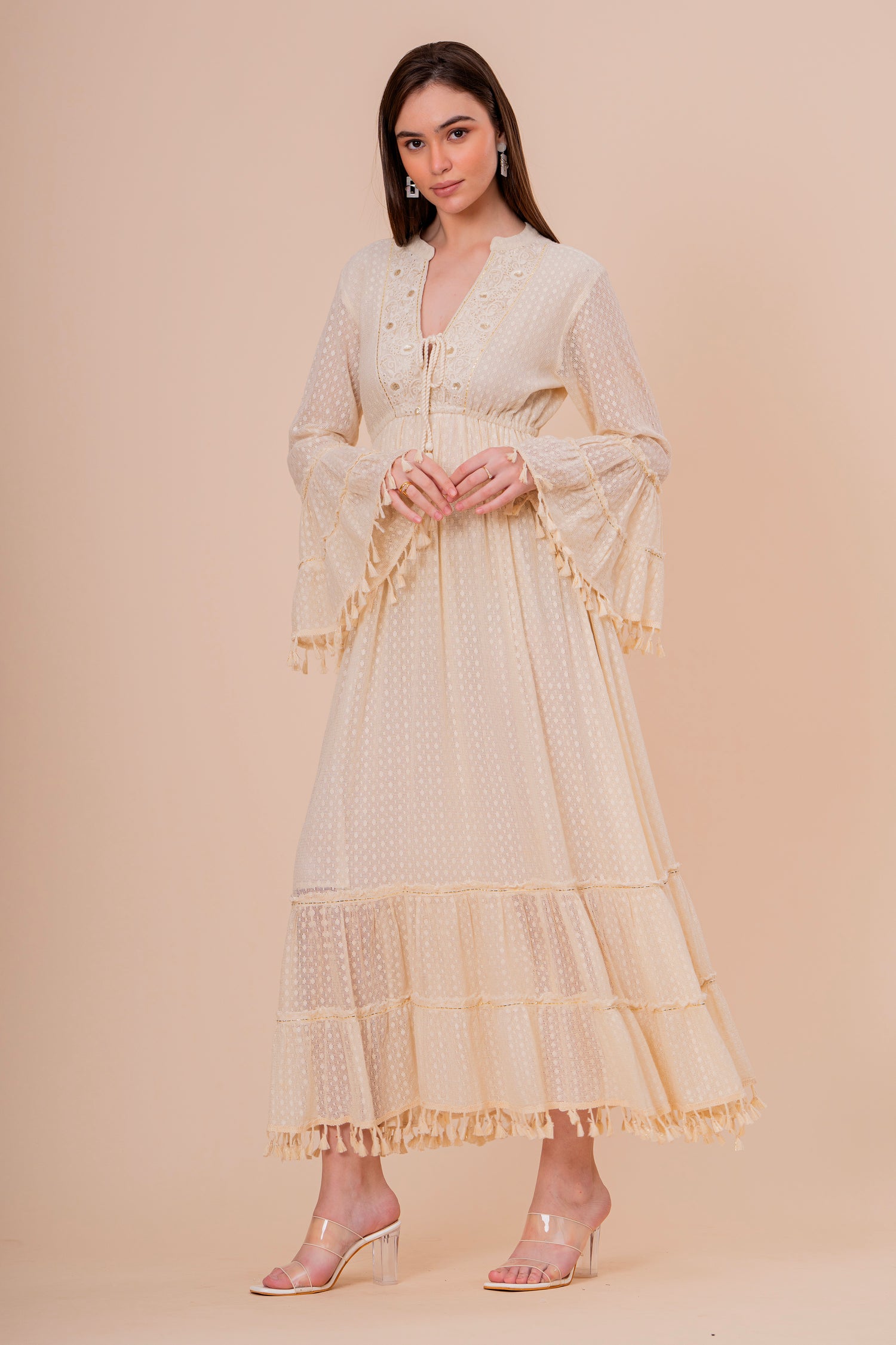 Vestido Maxi Crudo con Bordado y Manga Campana