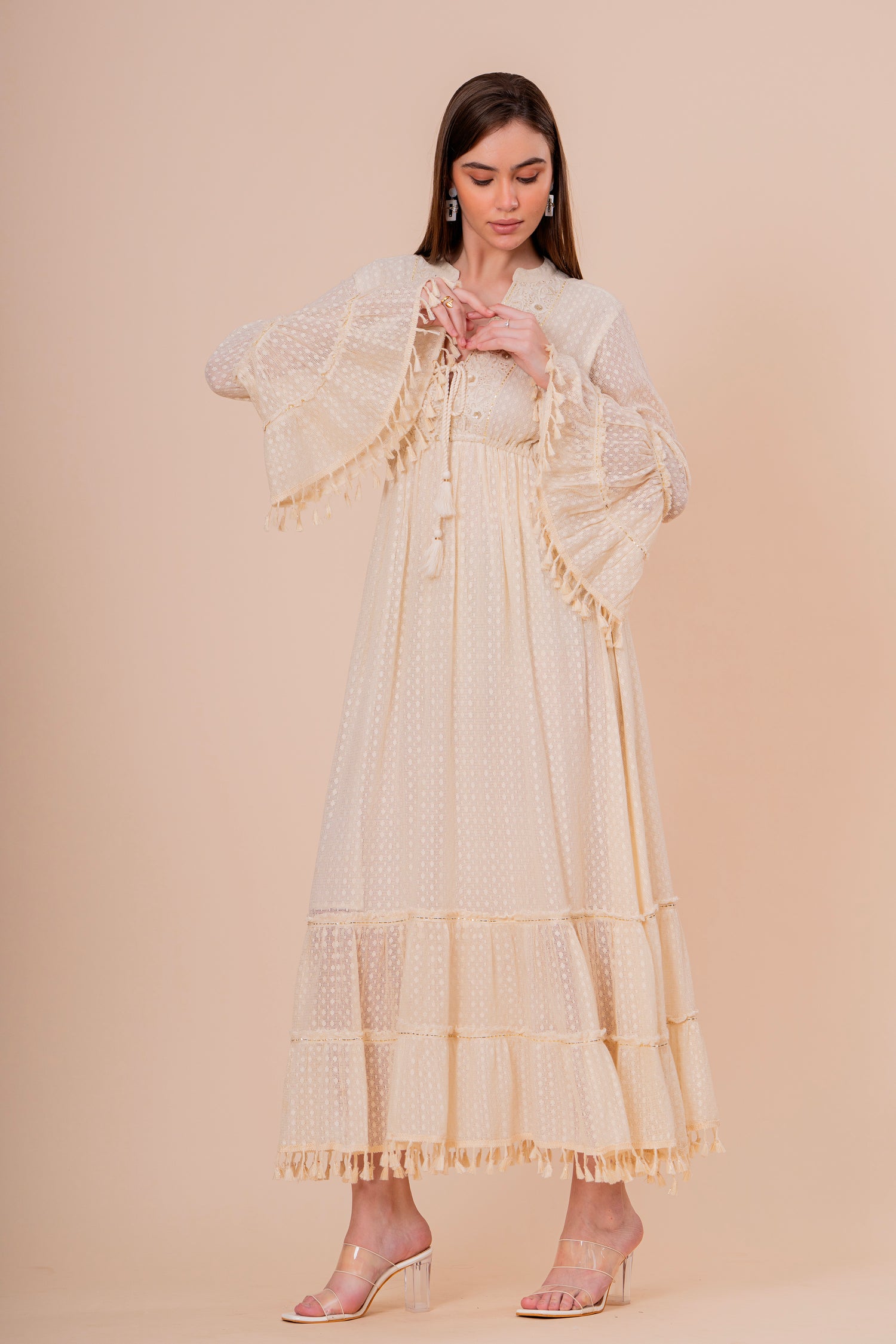 Vestido Maxi Crudo con Bordado y Manga Campana