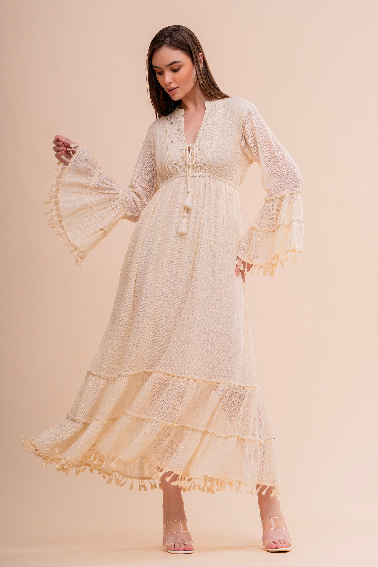 Vestido Maxi Crudo con Bordado y Manga Campana