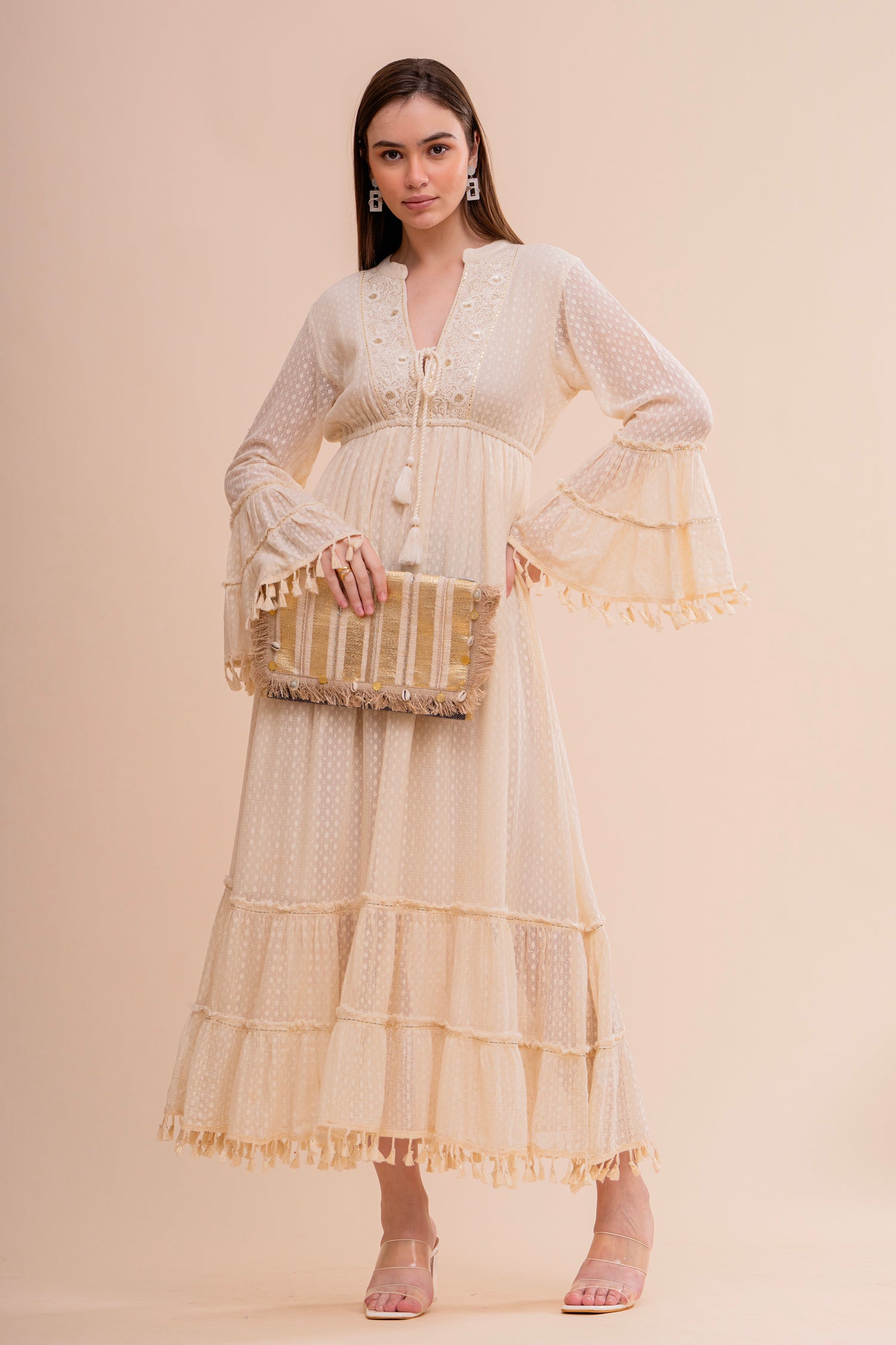 Vestido Maxi Crudo con Bordado y Manga Campana