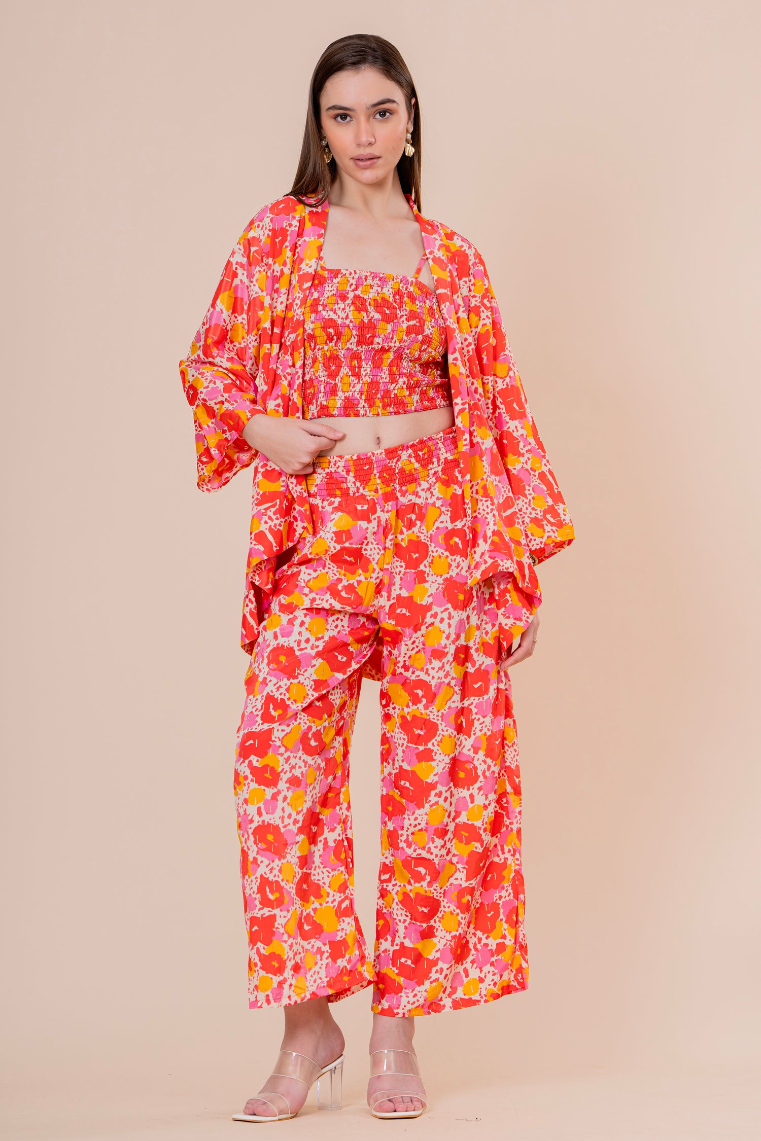 Conjunto de 3 Piezas Top Bandeau Pantalón y Kimono Estampado Floral Naranja Fucsia