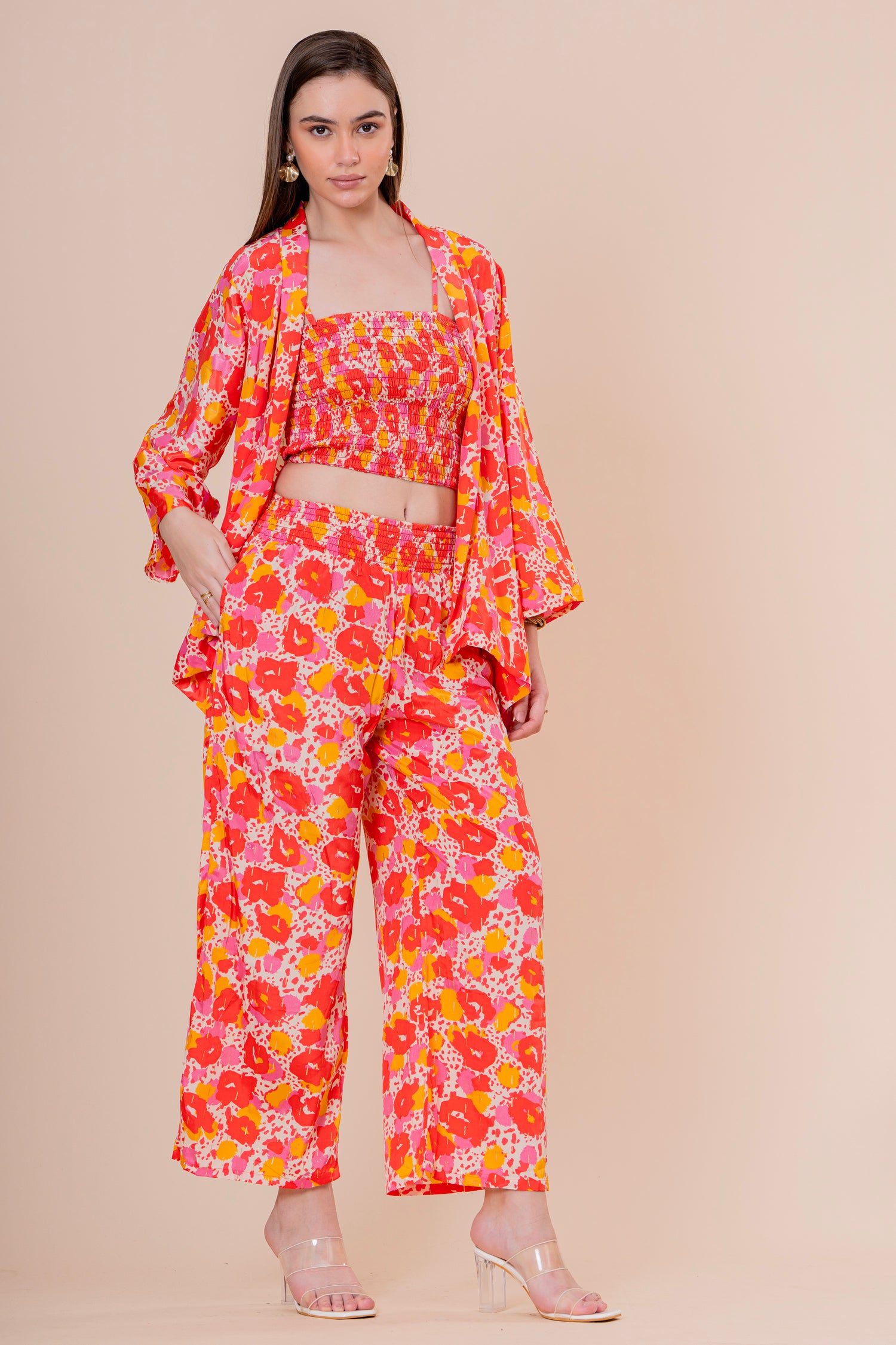 Conjunto de 3 Piezas Top Bandeau Pantalón y Kimono Estampado Floral Naranja Fucsia