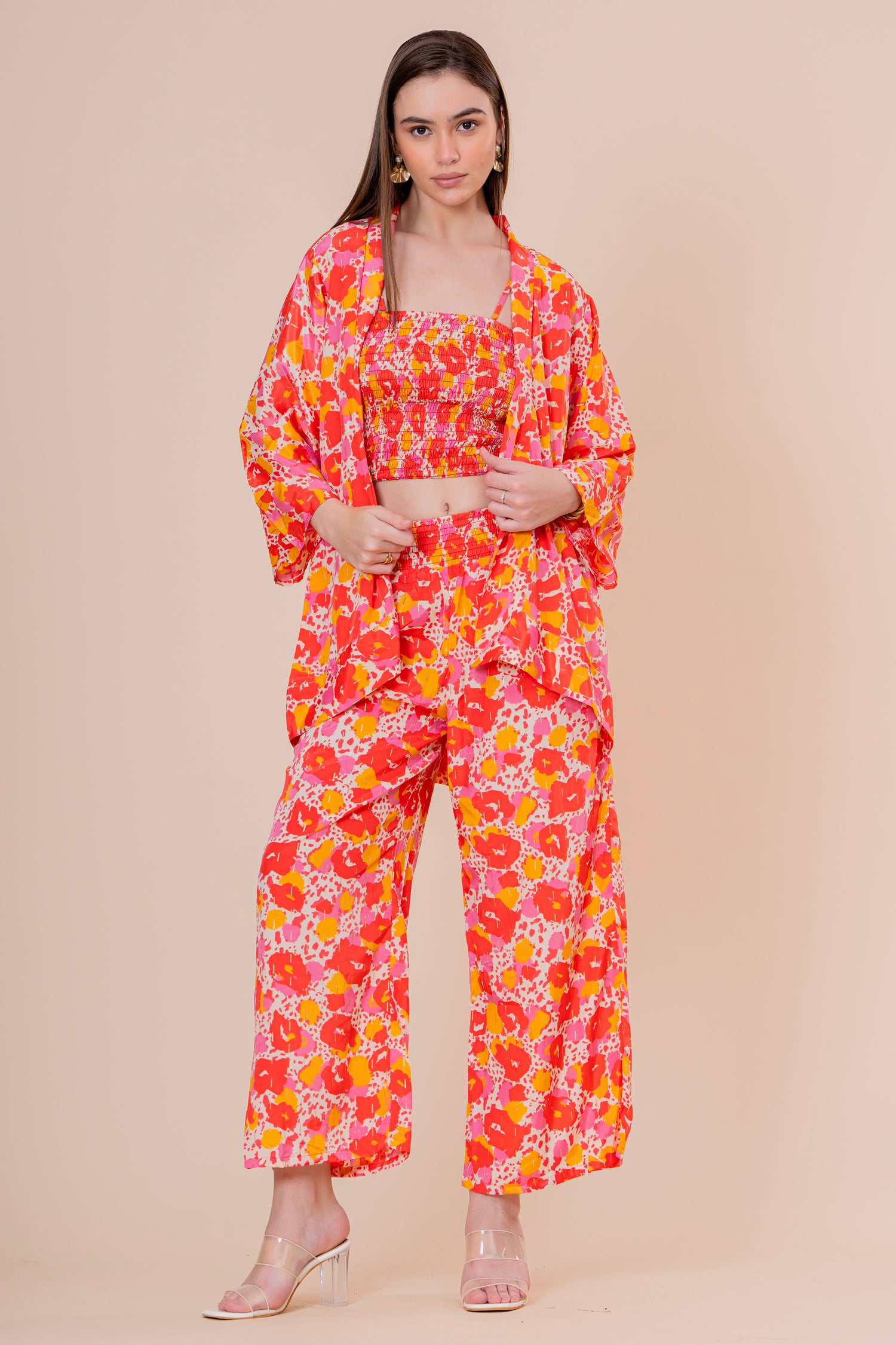 Conjunto de 3 Piezas Top Bandeau Pantalón y Kimono Estampado Floral Naranja Fucsia