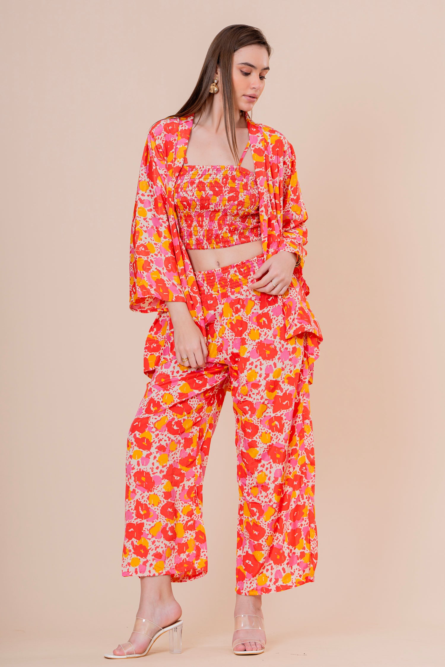 Conjunto de 3 Piezas Top Bandeau Pantalón y Kimono Estampado Floral Naranja Fucsia