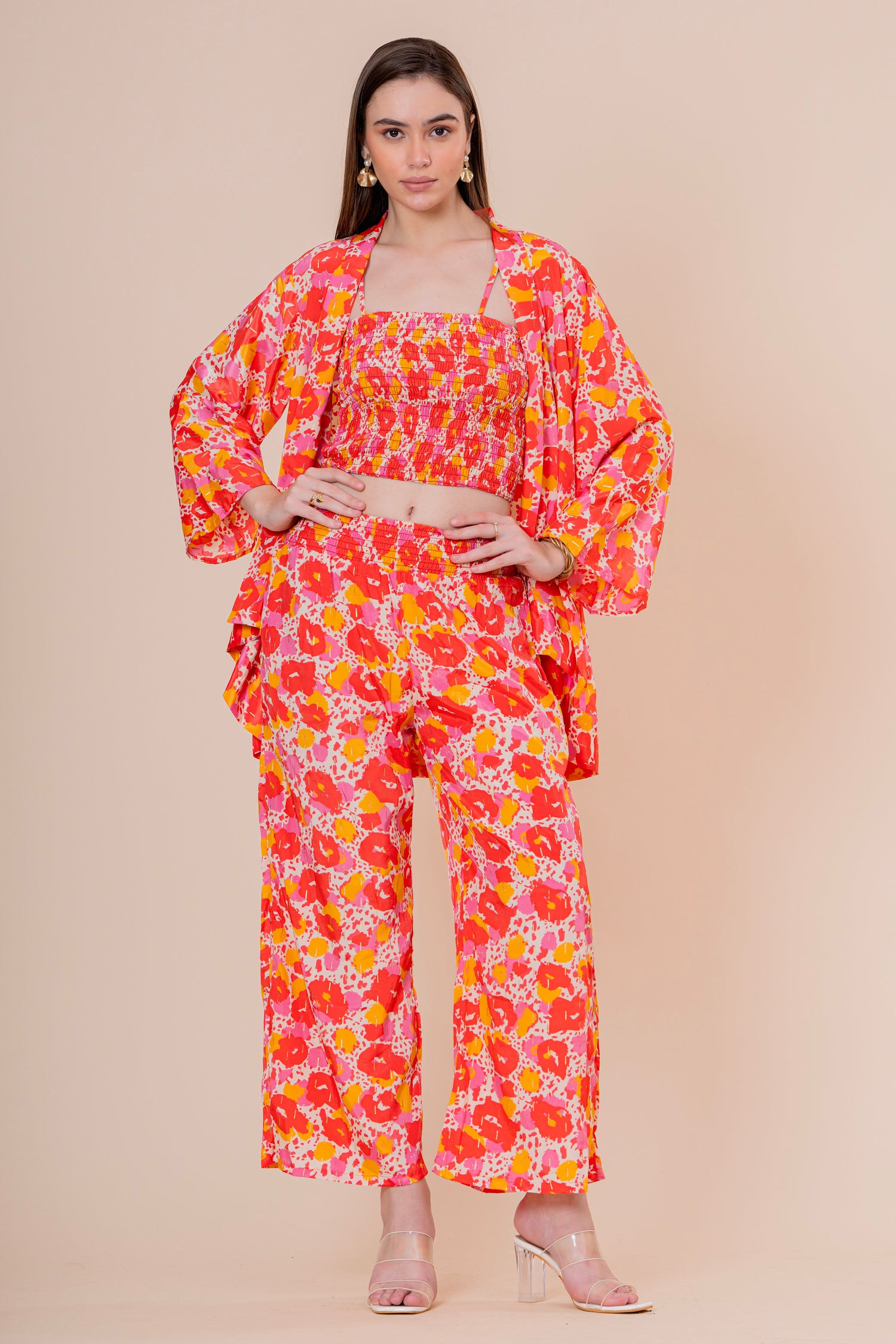 Conjunto de 3 Piezas Top Bandeau Pantalón y Kimono Estampado Floral Naranja Fucsia