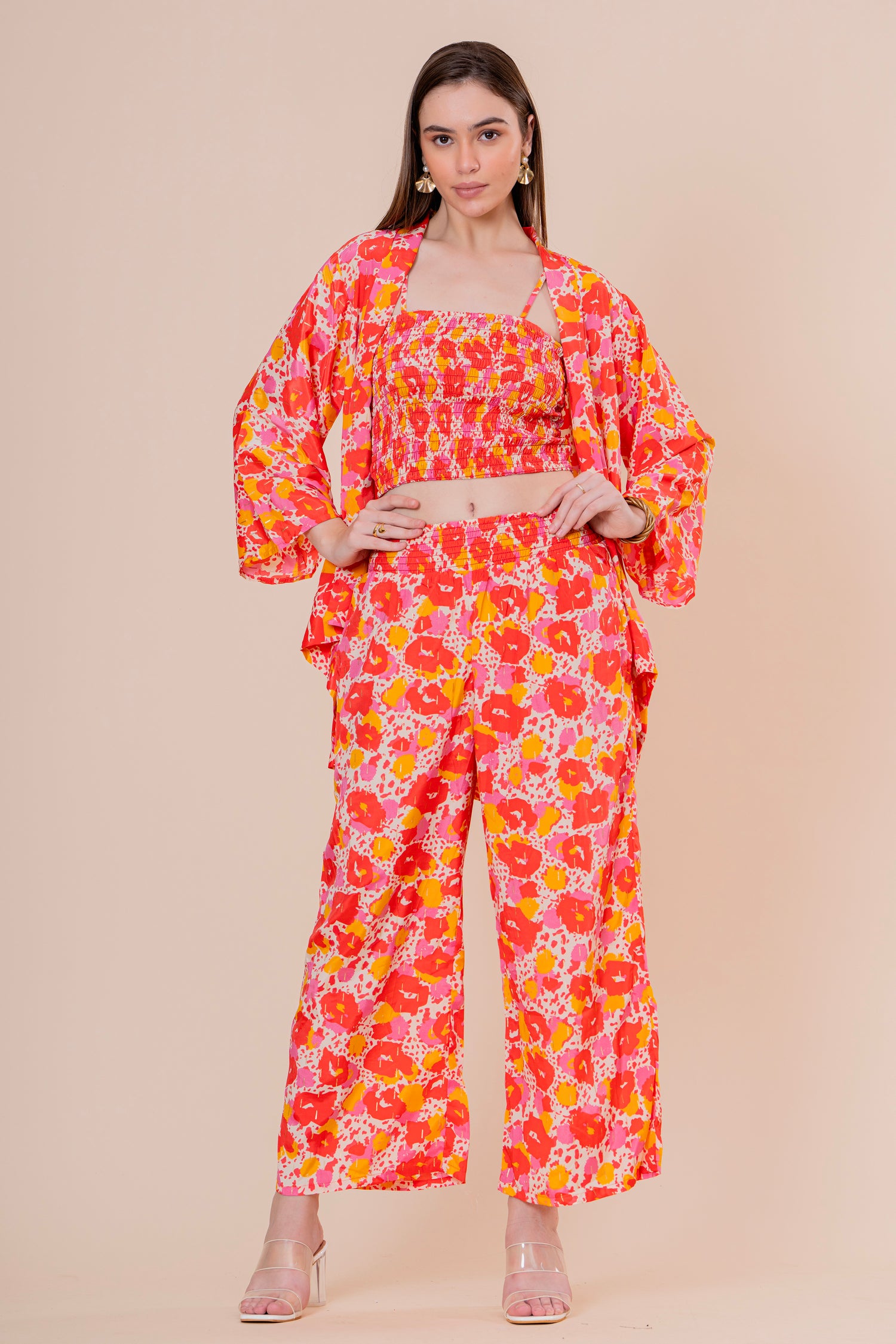 Conjunto de 3 Piezas Top Bandeau Pantalón y Kimono Estampado Floral Naranja Fucsia