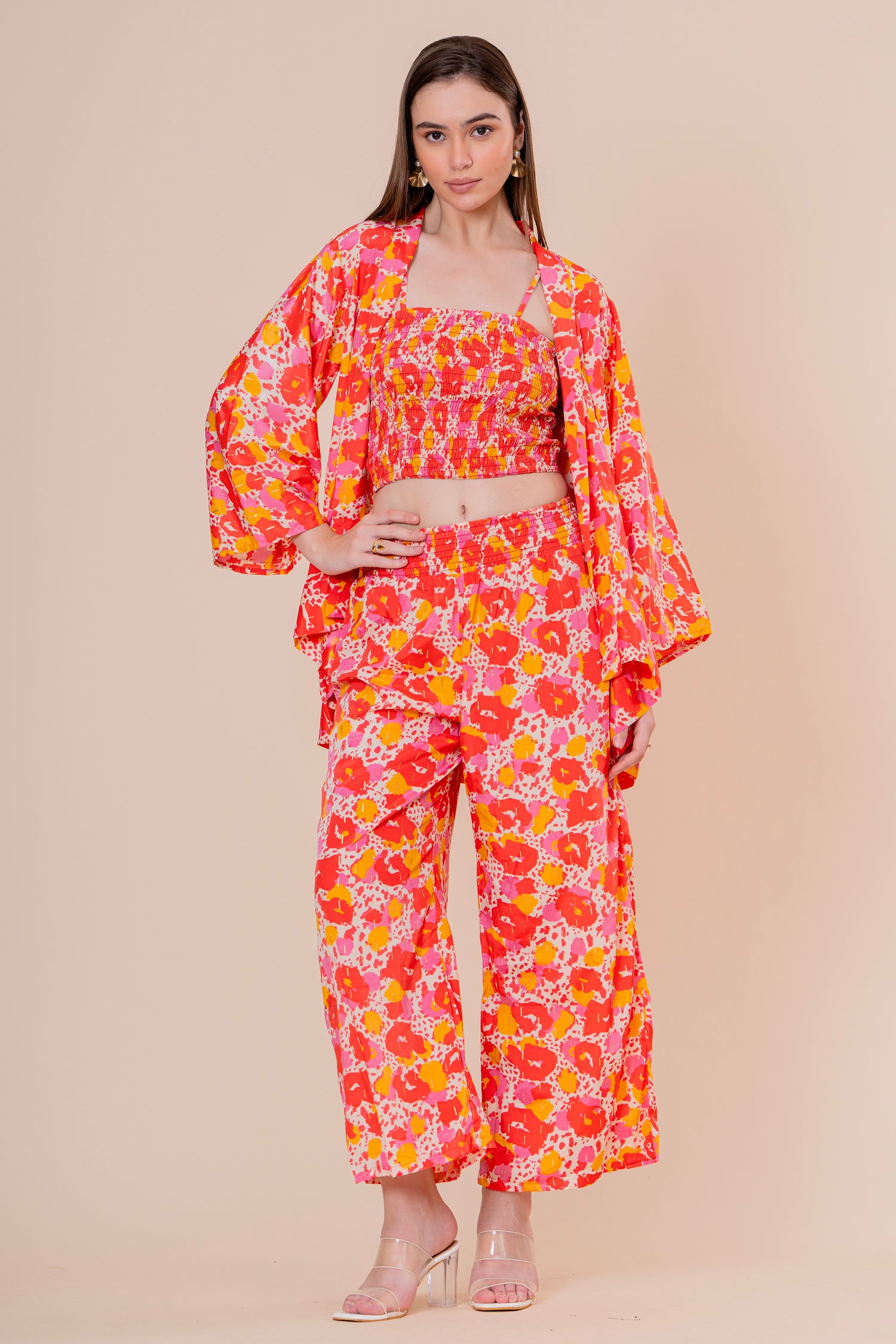 Conjunto de 3 Piezas Top Bandeau Pantalón y Kimono Estampado Floral Naranja Fucsia