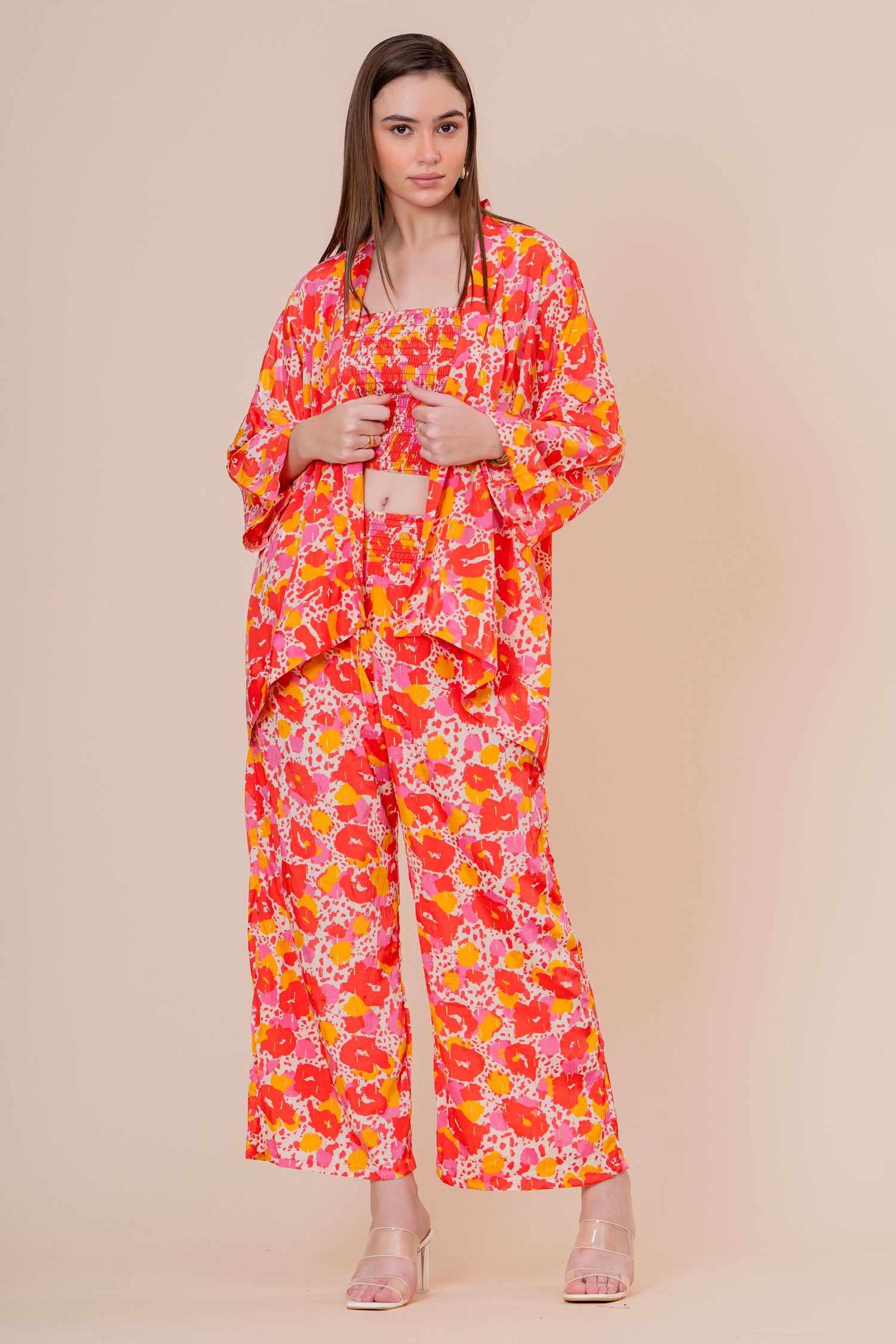 Conjunto de 3 Piezas Top Bandeau Pantalón y Kimono Estampado Floral Naranja Fucsia