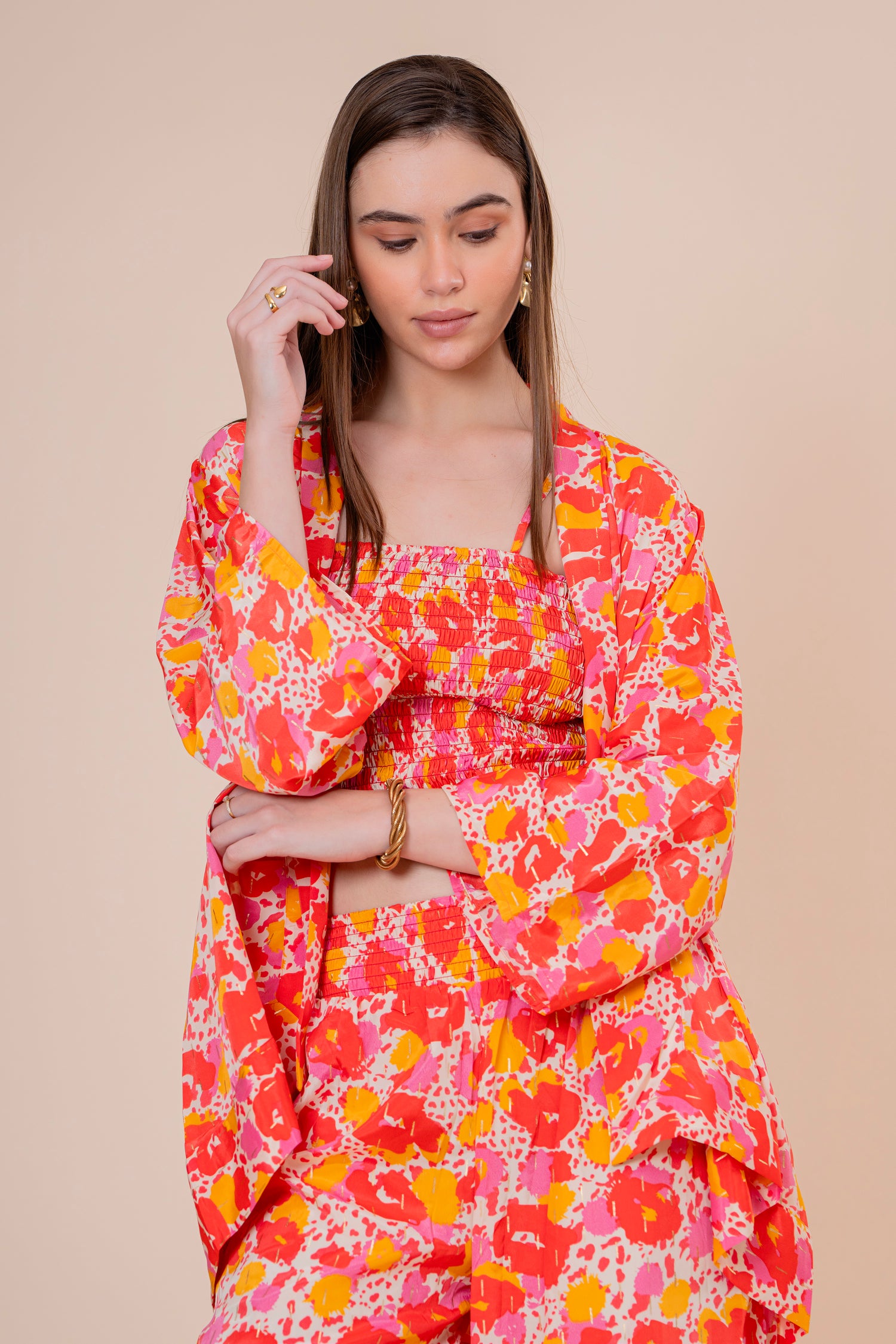 Conjunto de 3 Piezas Top Bandeau Pantalón y Kimono Estampado Floral Naranja Fucsia