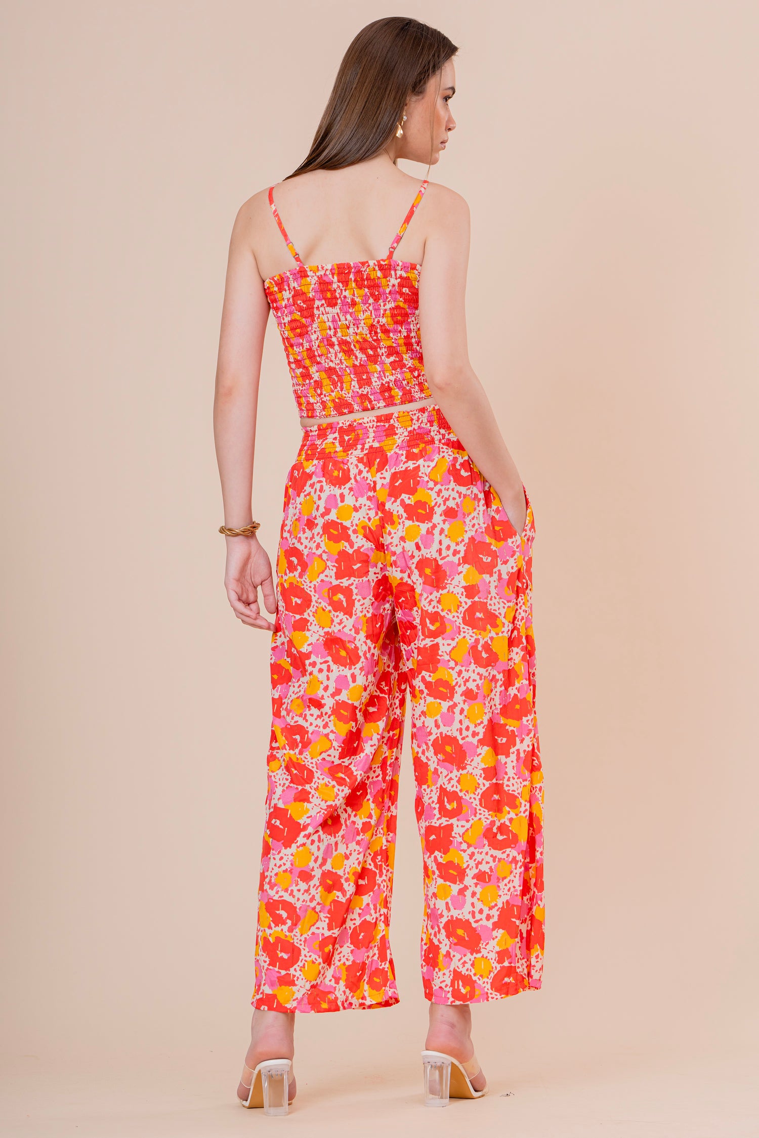 Conjunto de 3 Piezas Top Bandeau Pantalón y Kimono Estampado Floral Naranja Fucsia