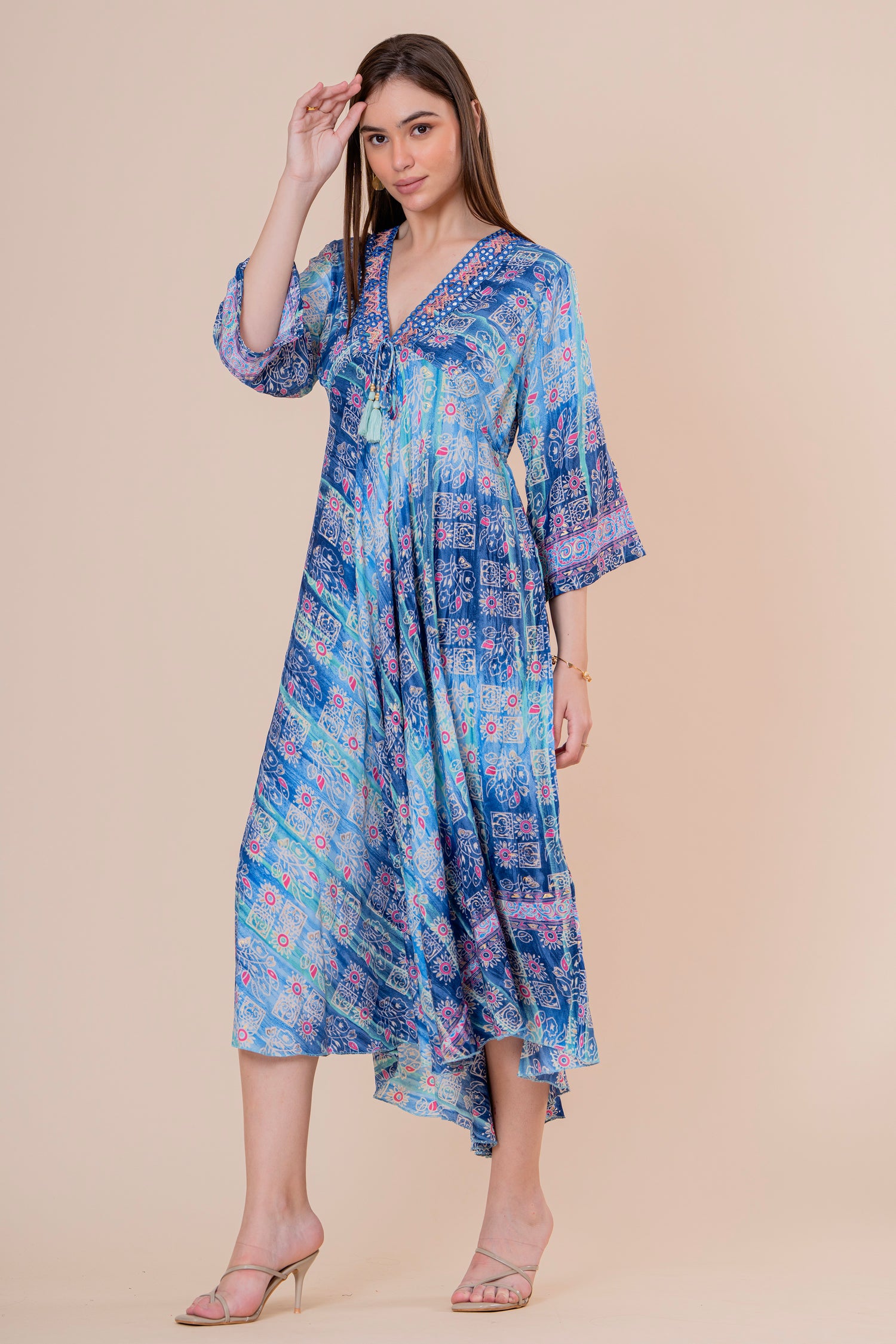 Vestido Midi Kaftán Estampado Degradado Azul con Borlas