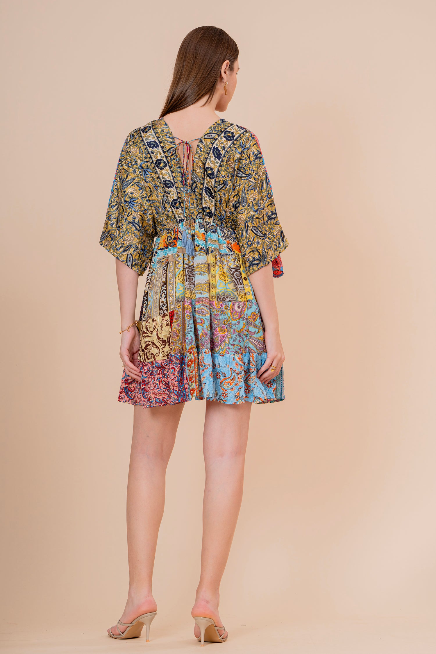 Minivestido Patchwork con Bordado y Manga Kimono