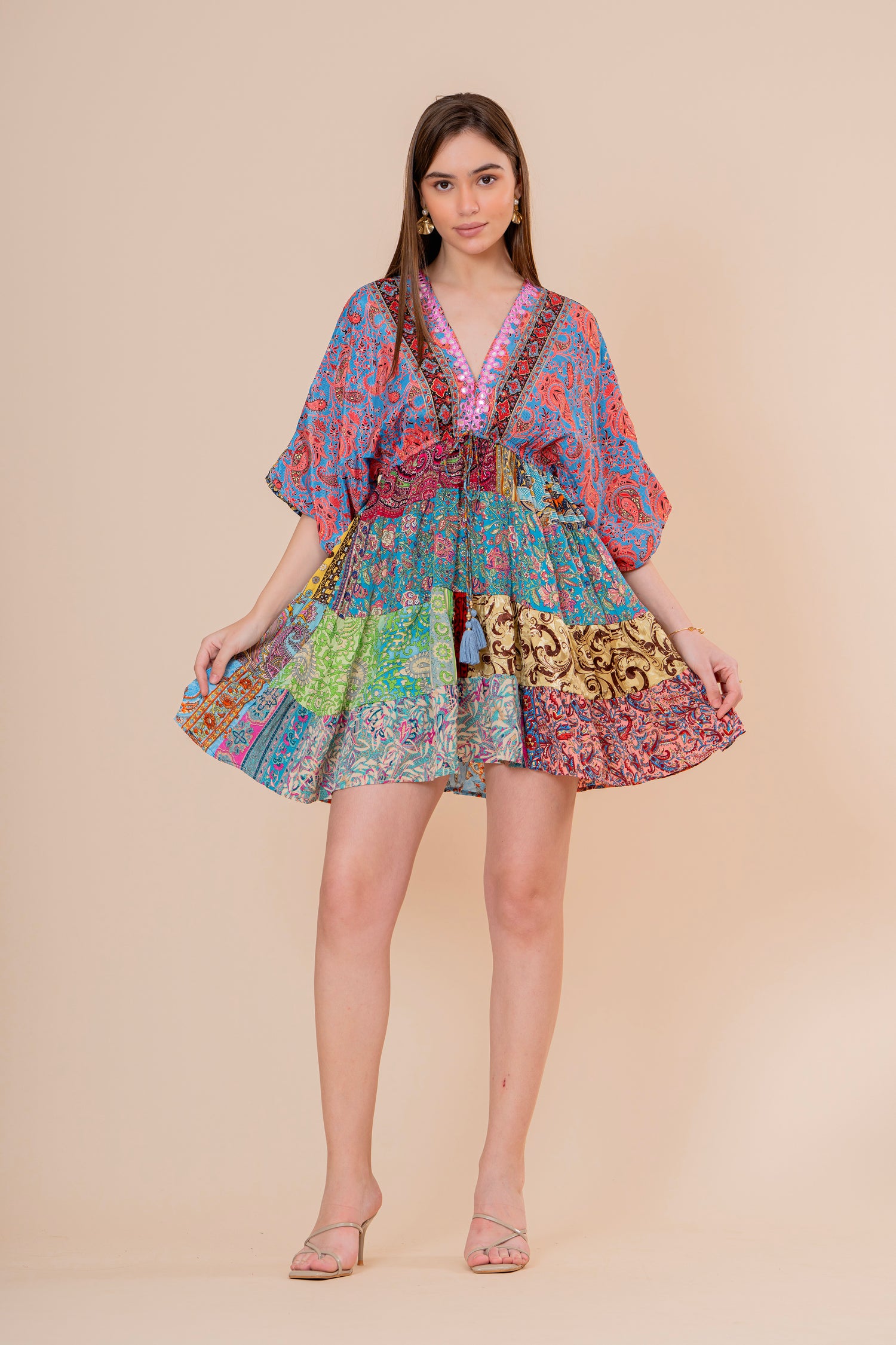 Minivestido Patchwork con Bordado y Manga Kimono