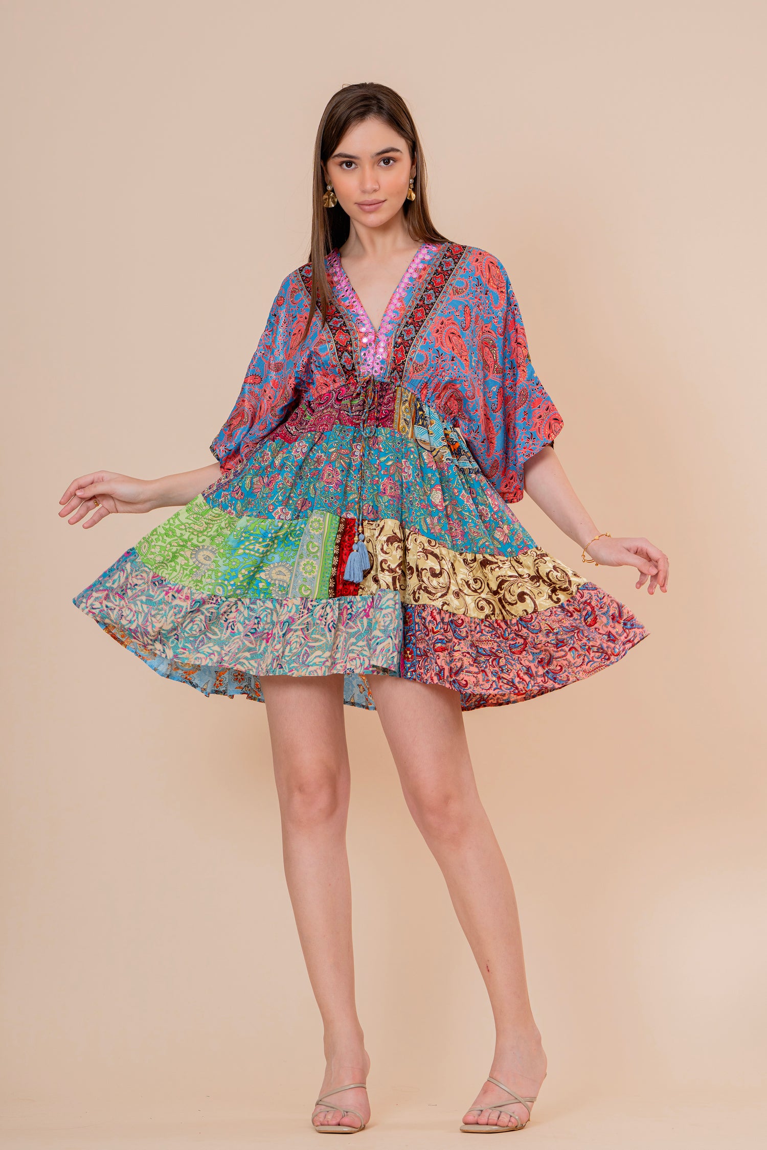 Minivestido Patchwork con Bordado y Manga Kimono