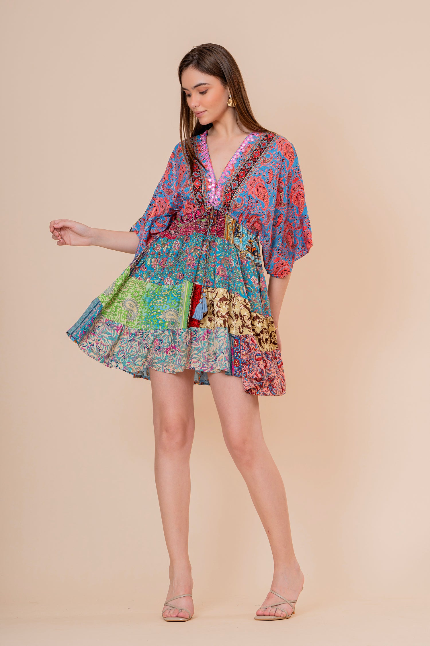 Minivestido Patchwork con Bordado y Manga Kimono
