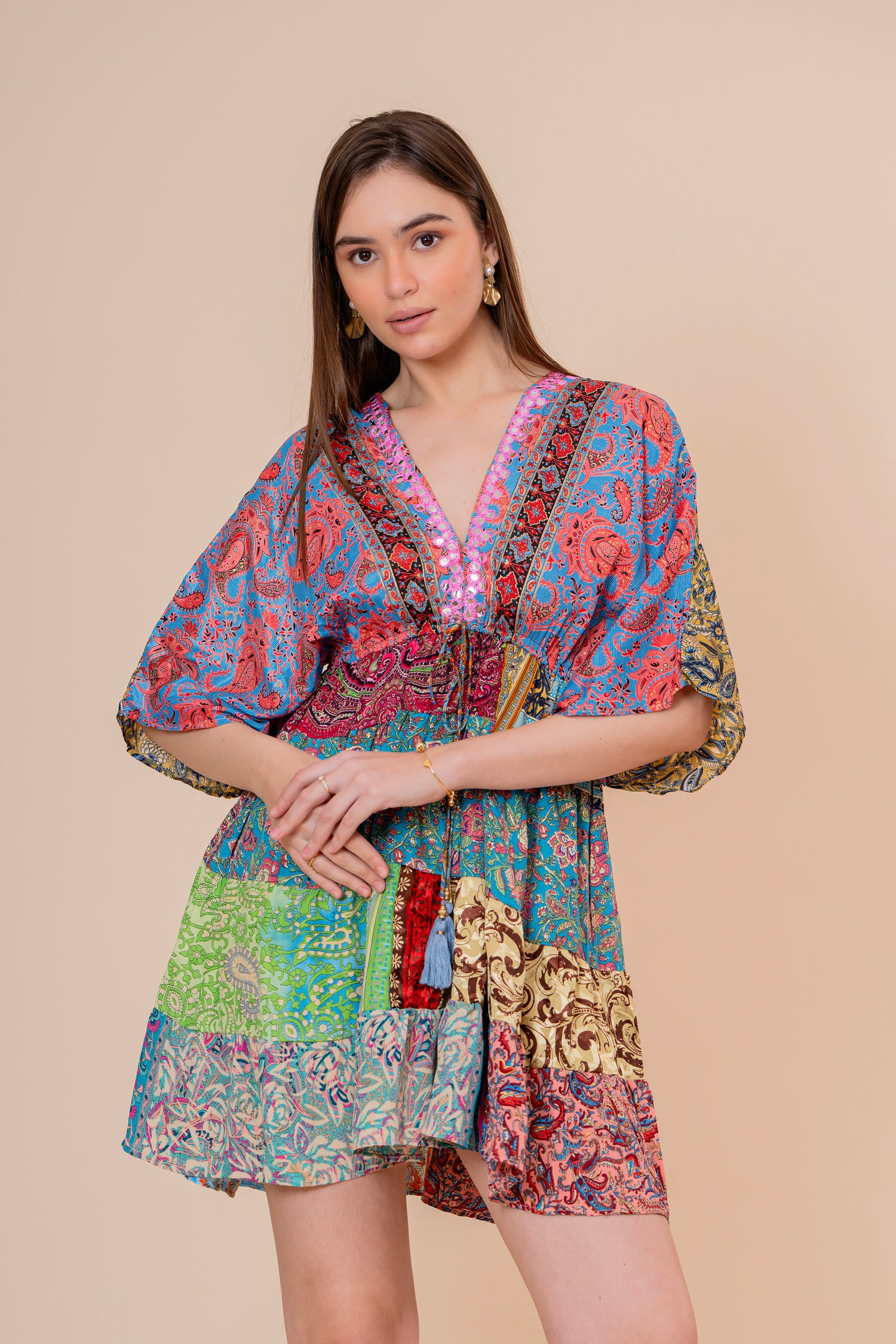 Minivestido Patchwork con Bordado y Manga Kimono