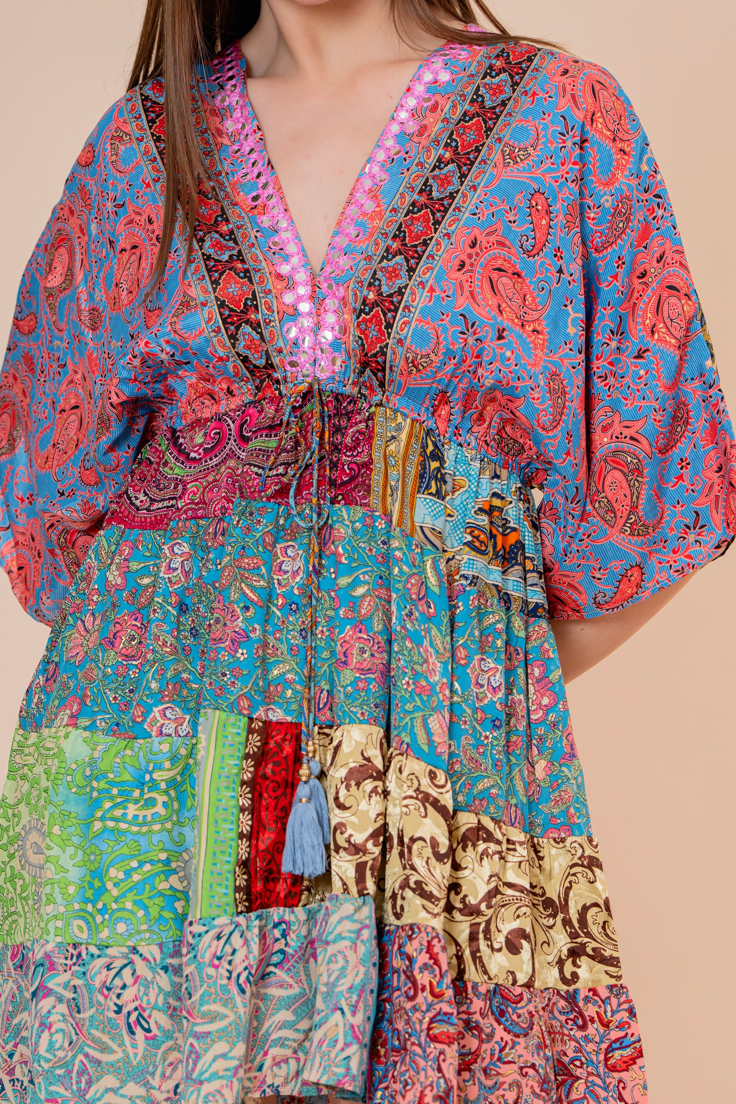 Minivestido Patchwork con Bordado y Manga Kimono