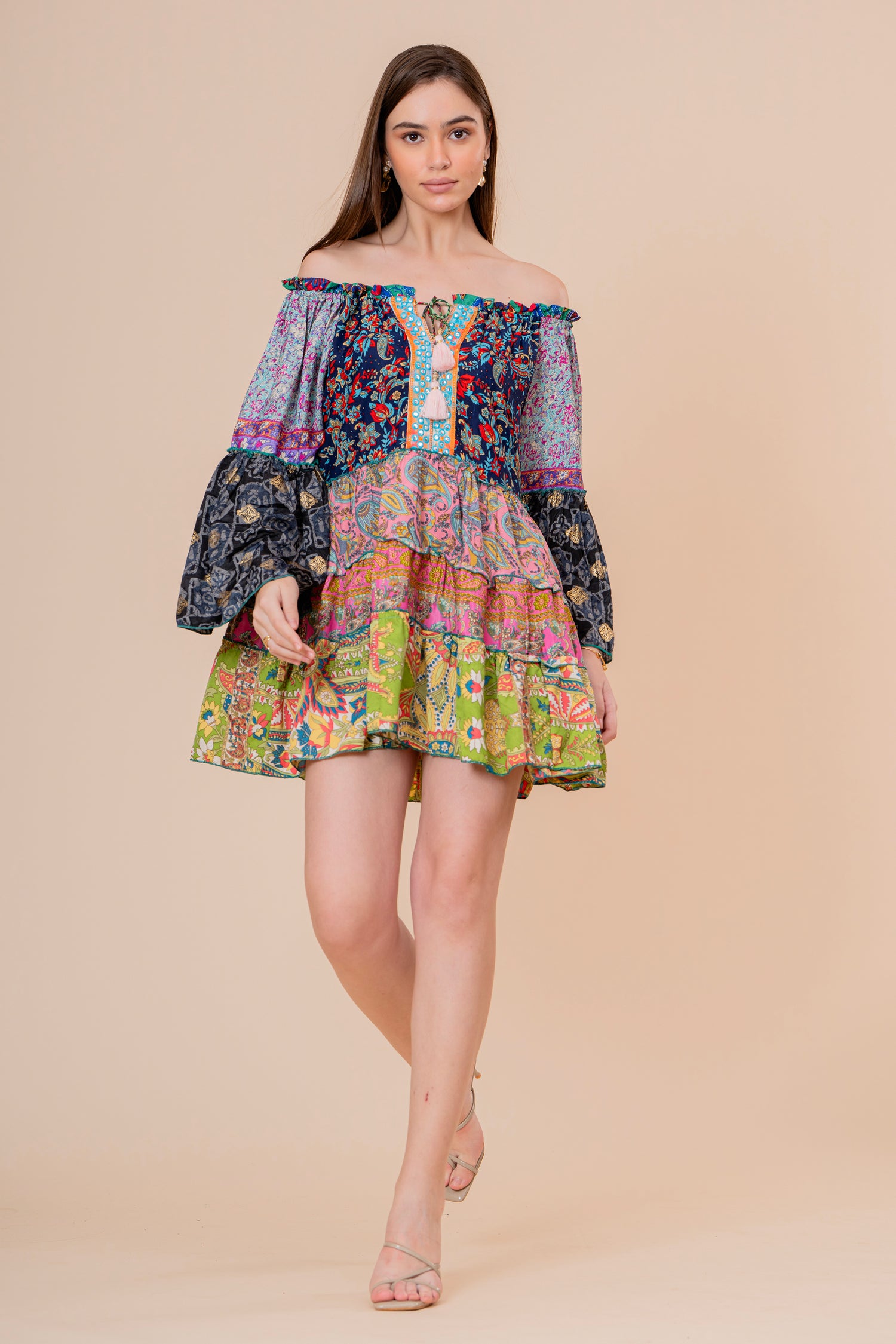 Minivestido Patchwork Hombros Descubiertos Manga Campana