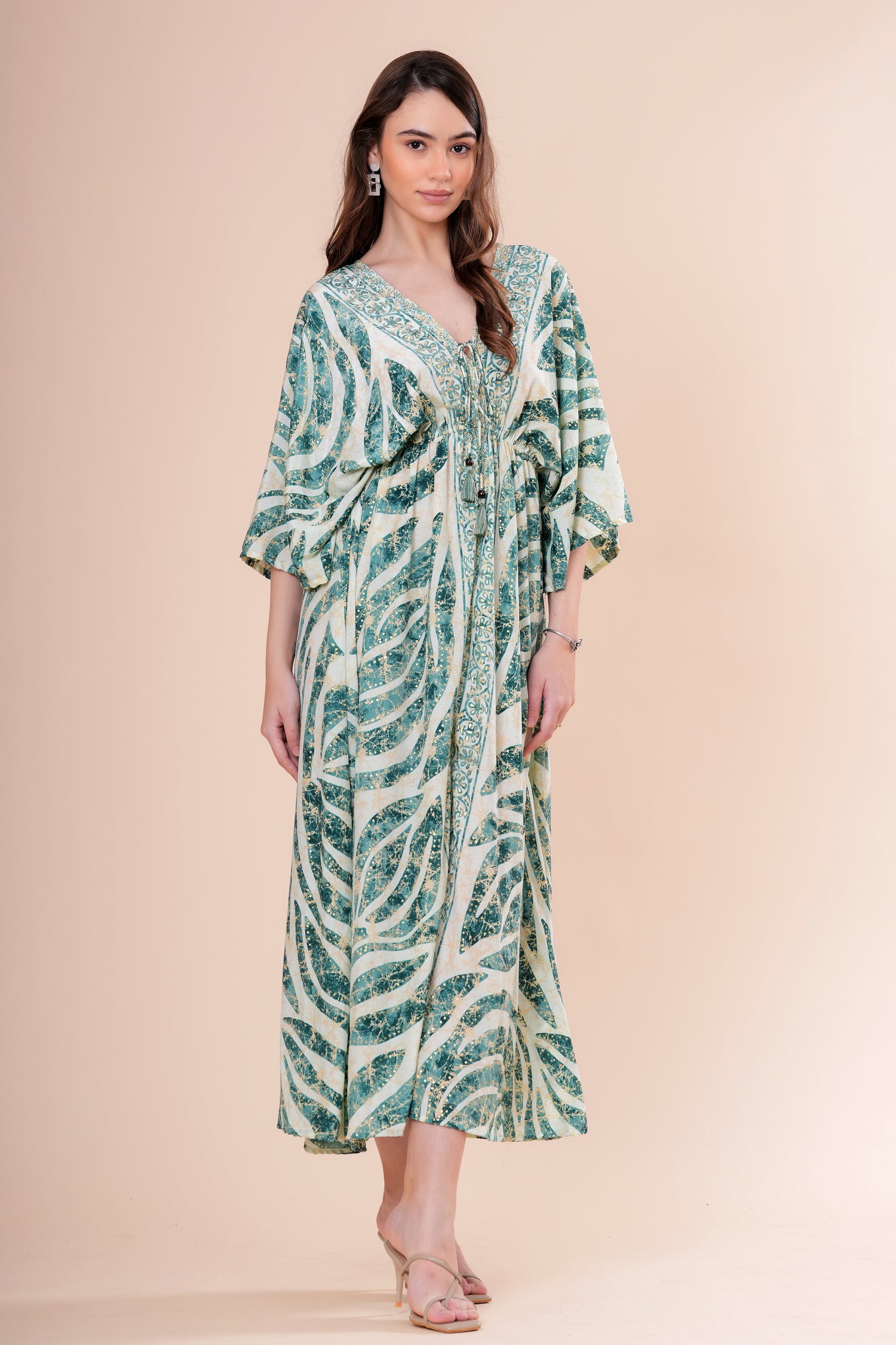 Kaftán Estampado Botánico con Escote V y Borlas
