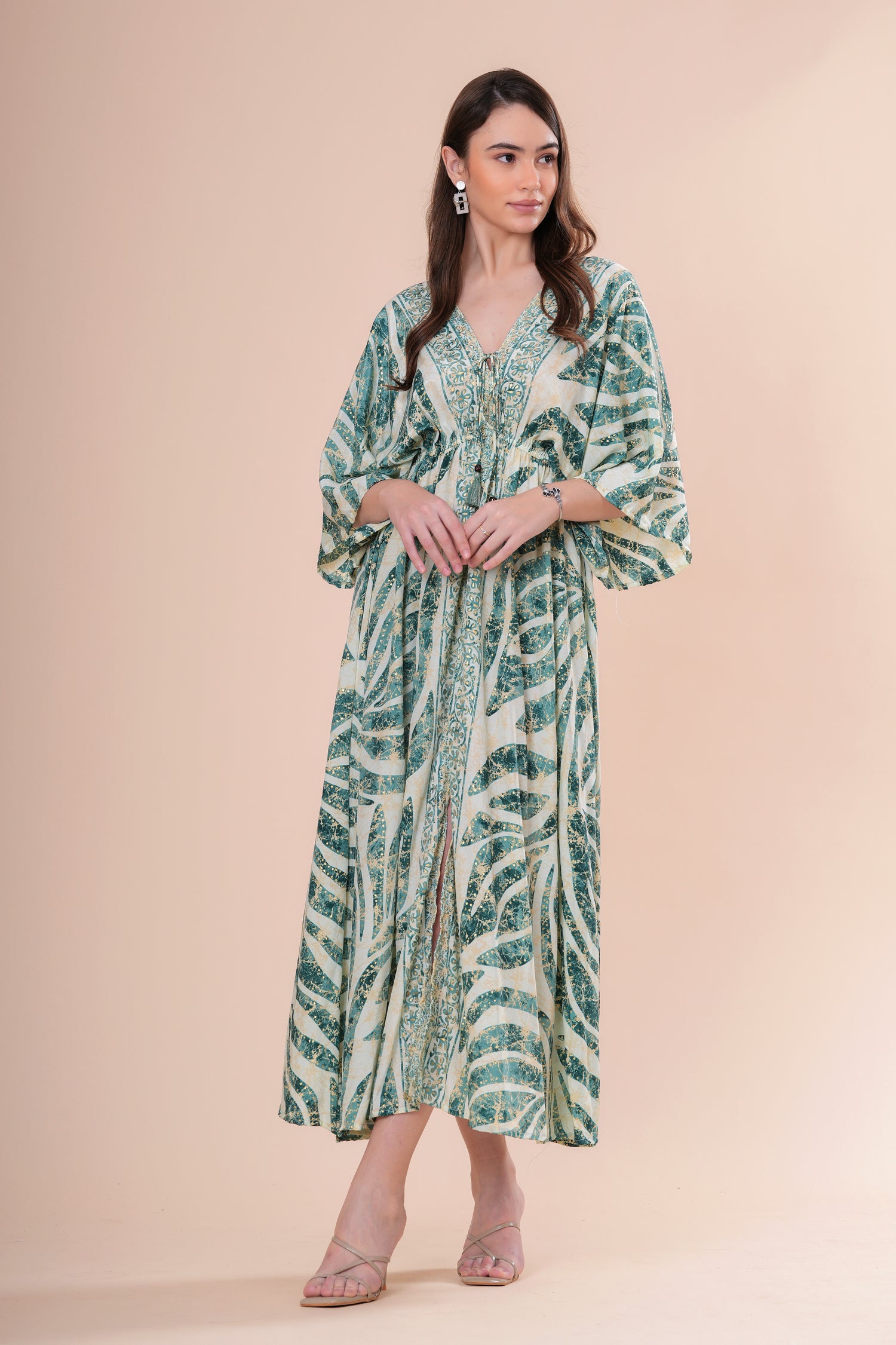 Kaftán Estampado Botánico con Escote V y Borlas