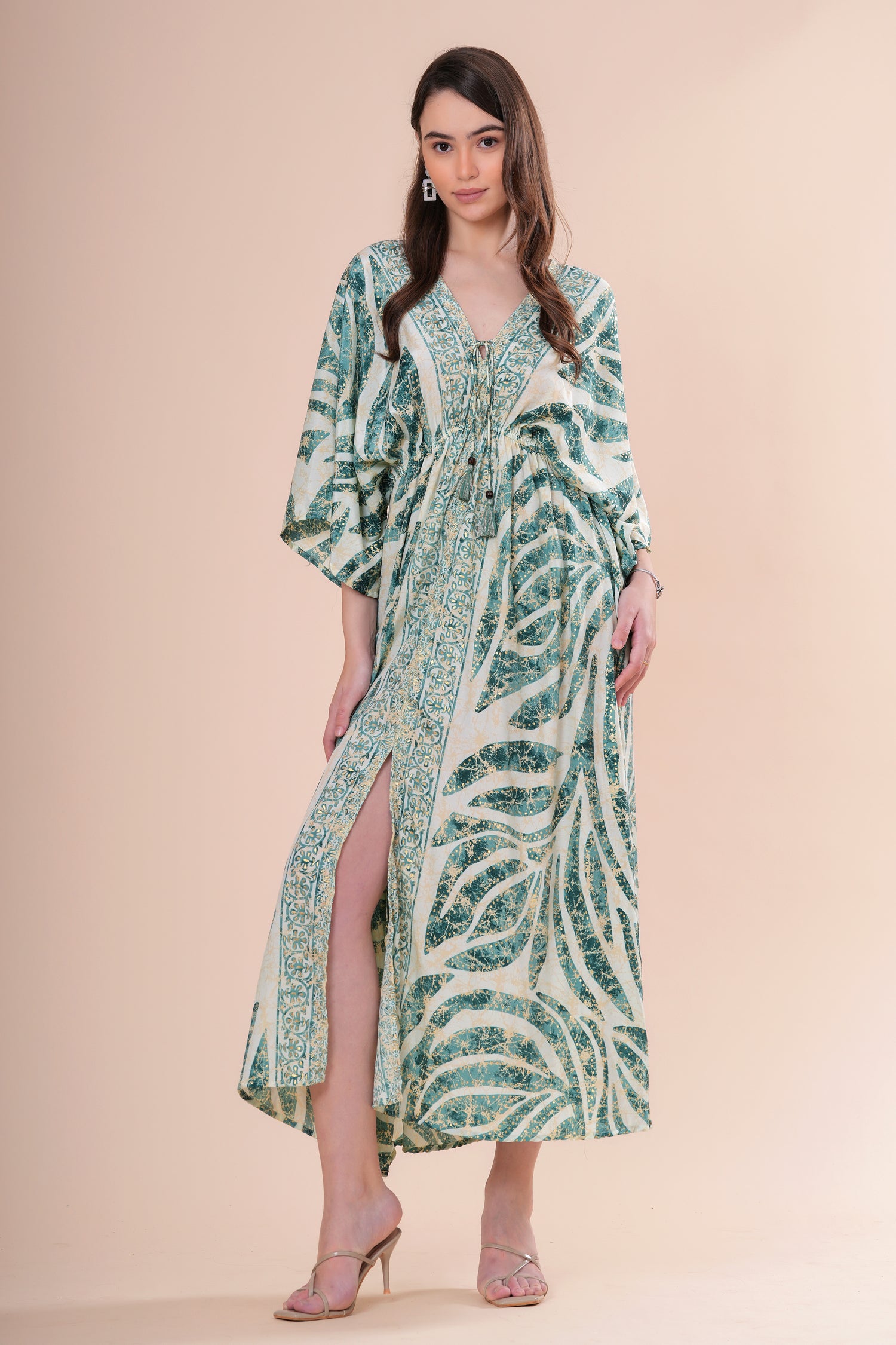 Kaftán Estampado Botánico con Escote V y Borlas