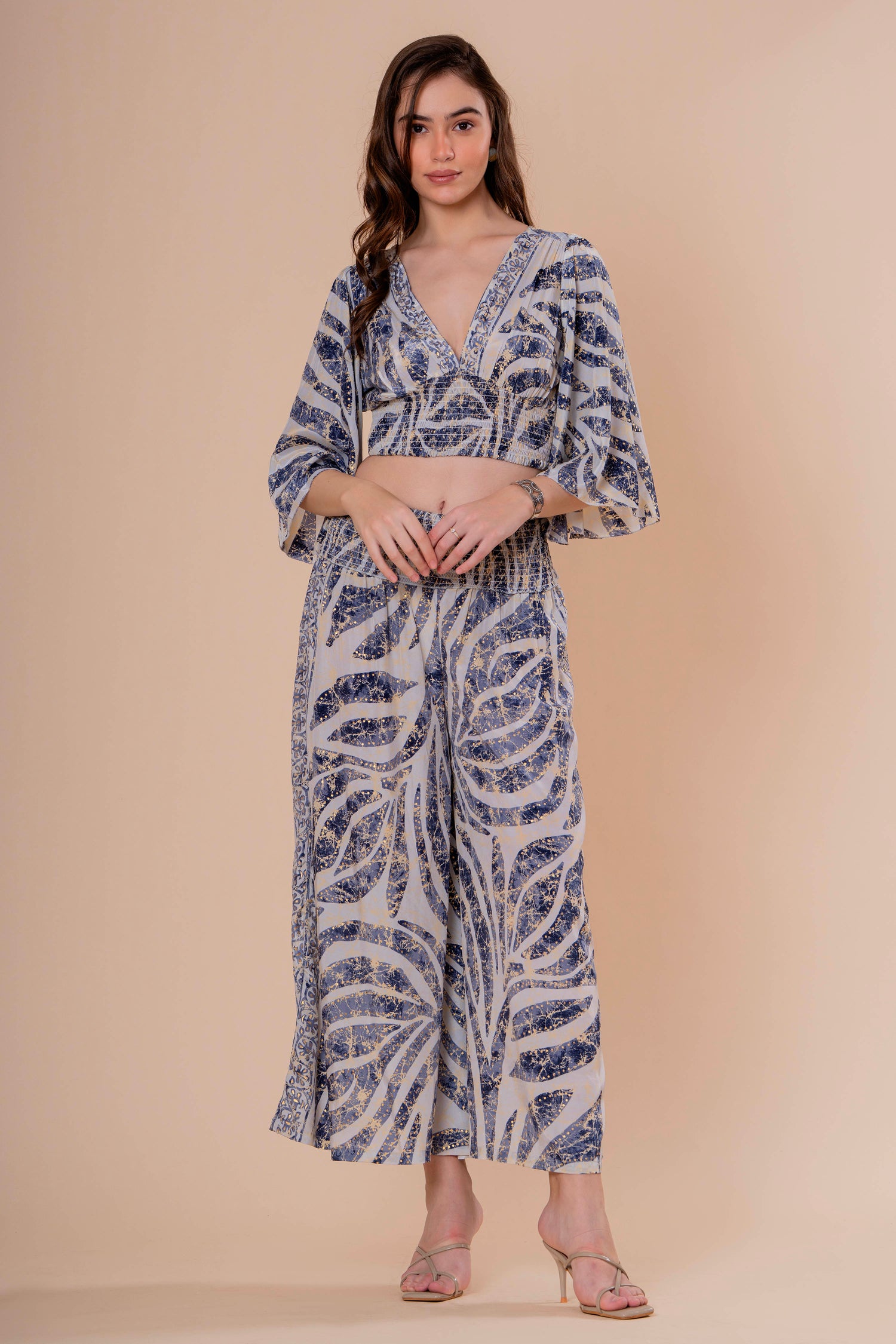 Conjunto Cropped con Manga Campana y Pantalón Smocked