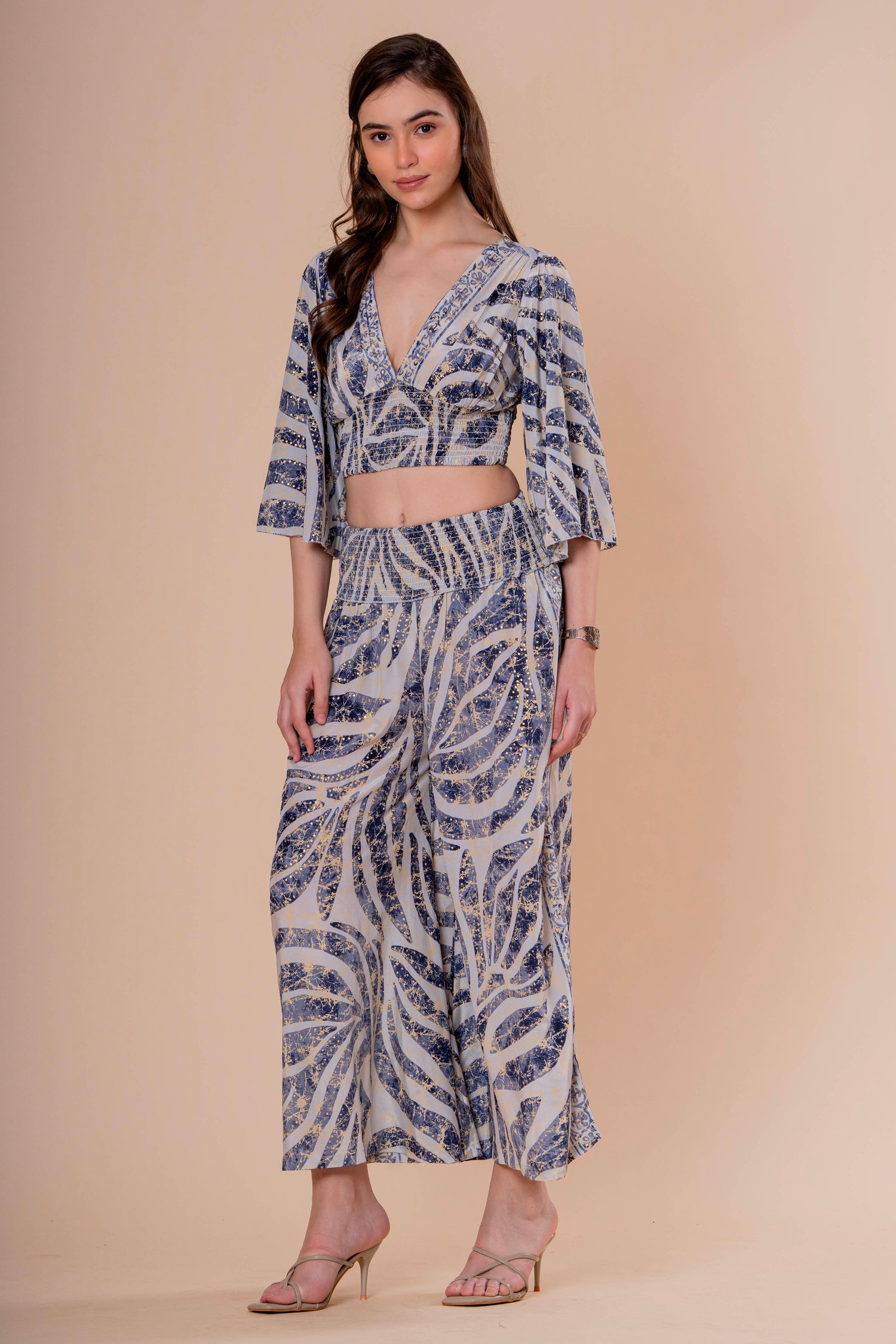 Conjunto Cropped con Manga Campana y Pantalón Smocked