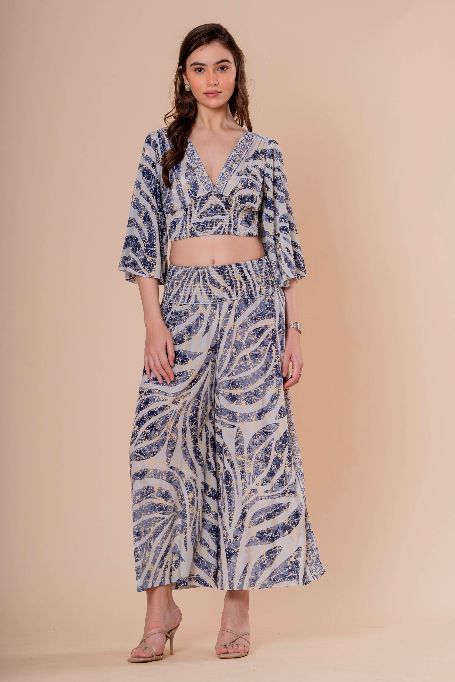 Conjunto Cropped con Manga Campana y Pantalón Smocked