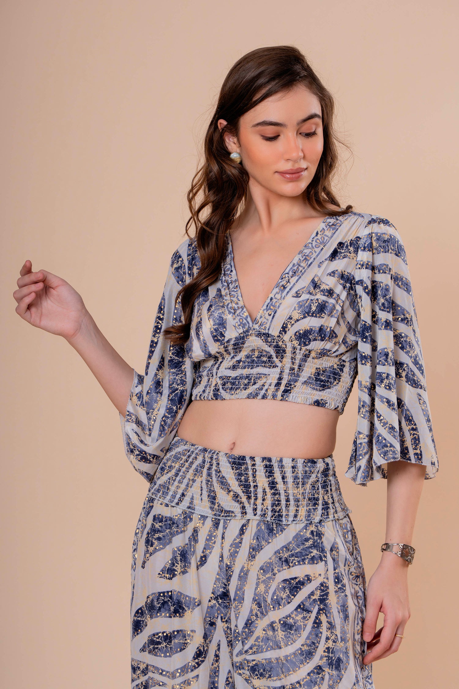 Conjunto Cropped con Manga Campana y Pantalón Smocked