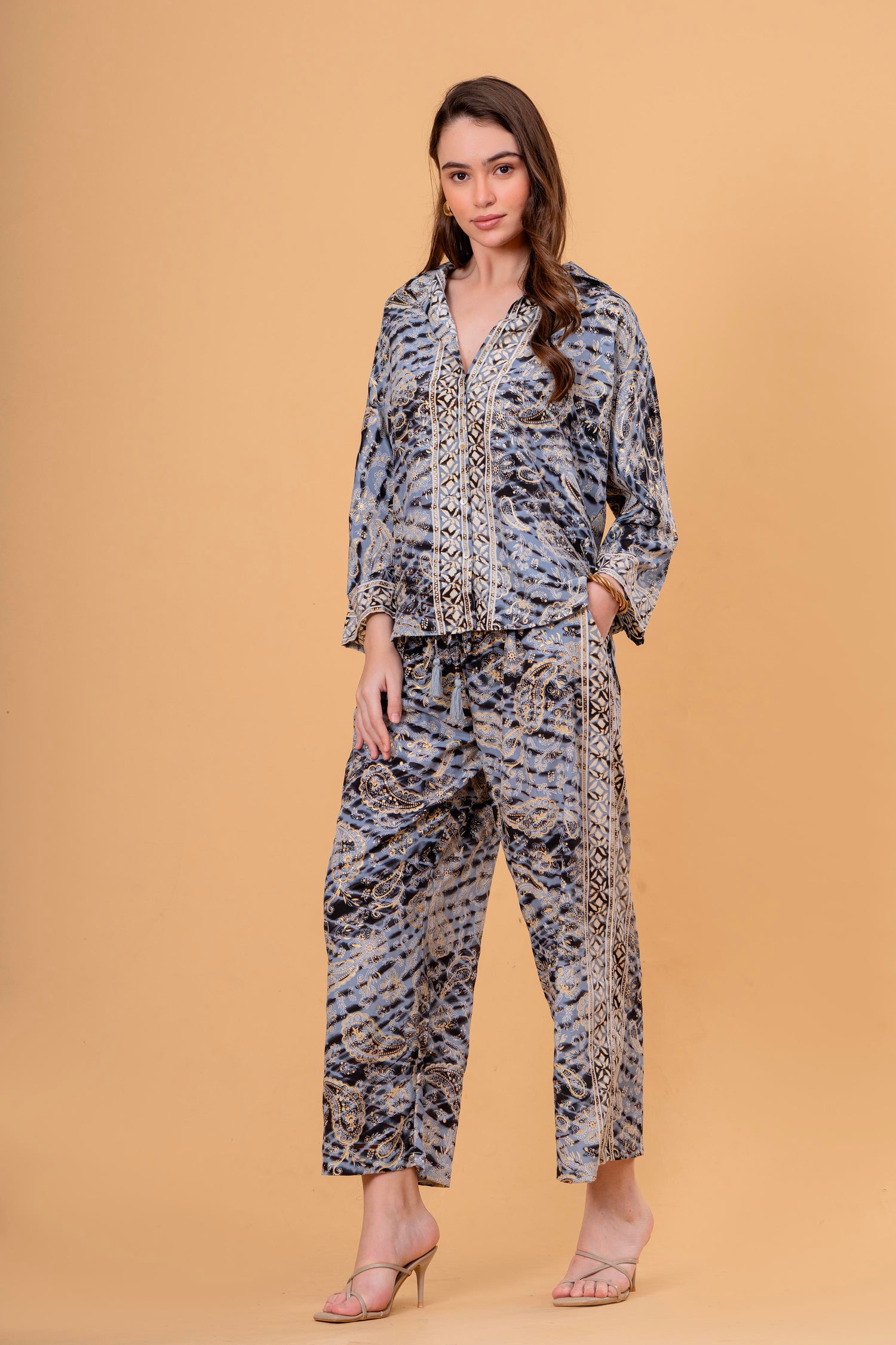 Conjunto de Dos Piezas con Mangas Largas