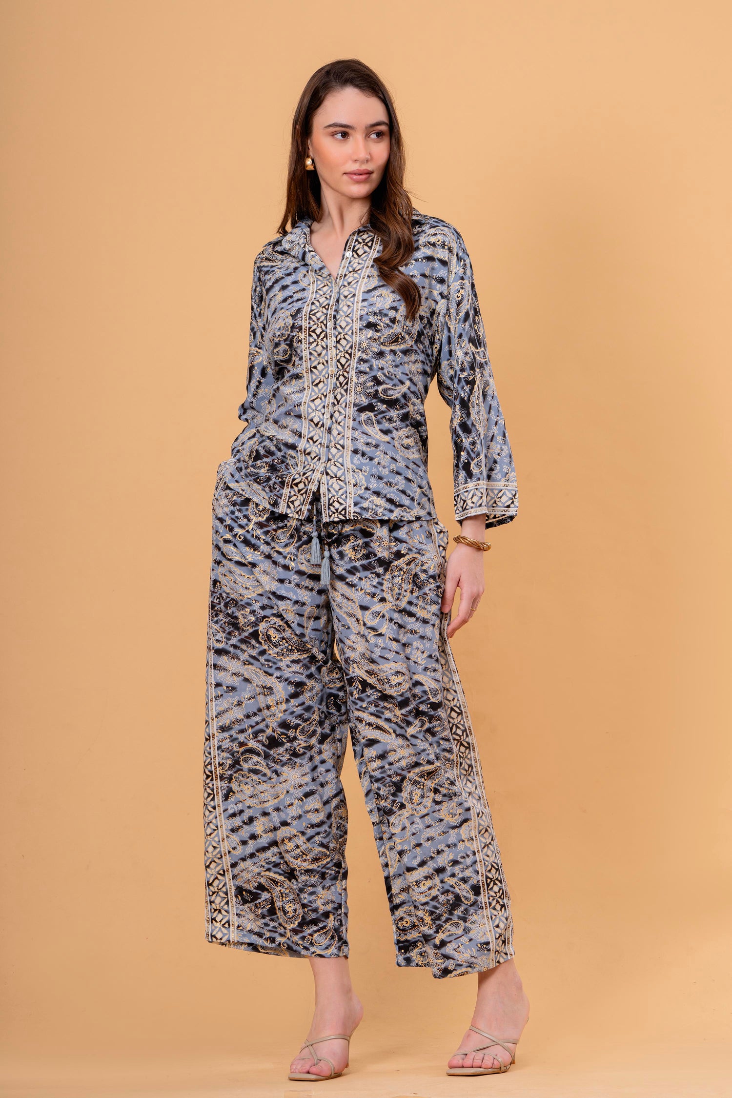 Conjunto de Dos Piezas con Mangas Largas