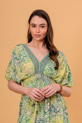 Vestido Midi Fruncido Manga Kimono Estampado Verde